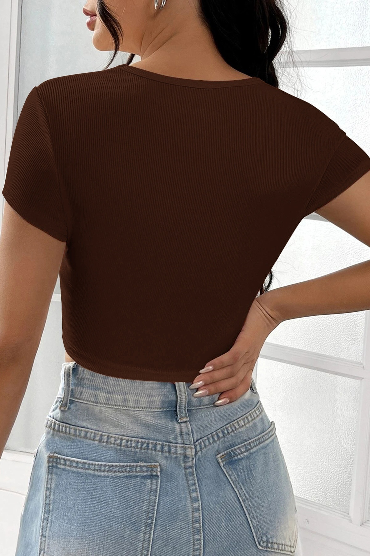 Defnada Kadın Kahverengi Yarım Kol Düz Yaka Crop Top Bluz