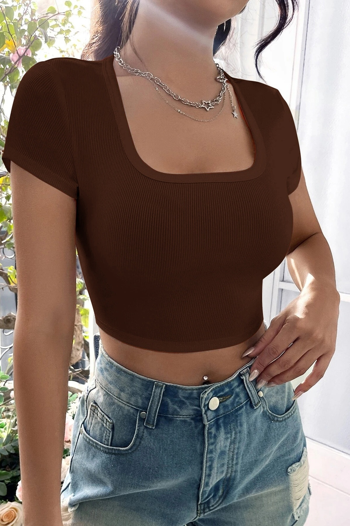 Defnada Kadın Kahverengi Yarım Kol Düz Yaka Crop Top Bluz