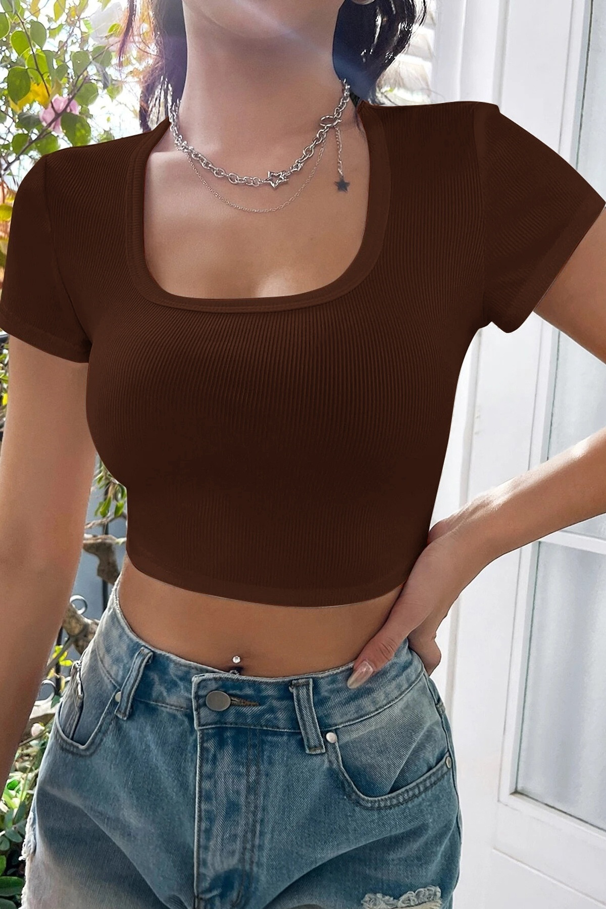 Defnada Kadın Kahverengi Yarım Kol Düz Yaka Crop Top Bluz