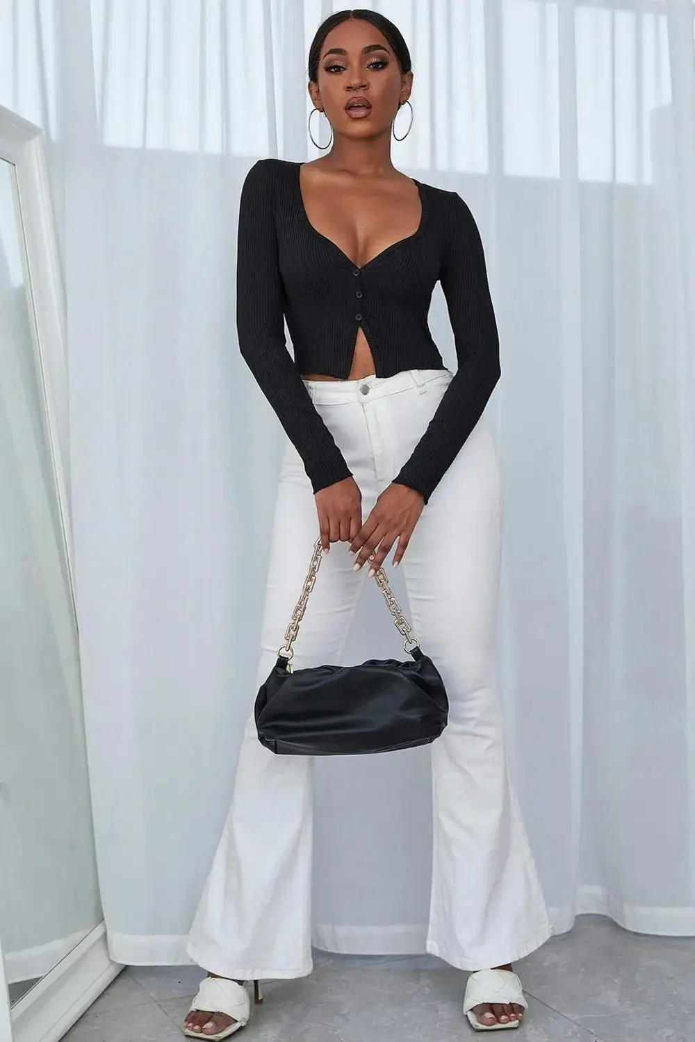 Defnada Kadın Siyah Uzun Kollu Düğmeli Göğüs Ve Göbek Dekolteli C