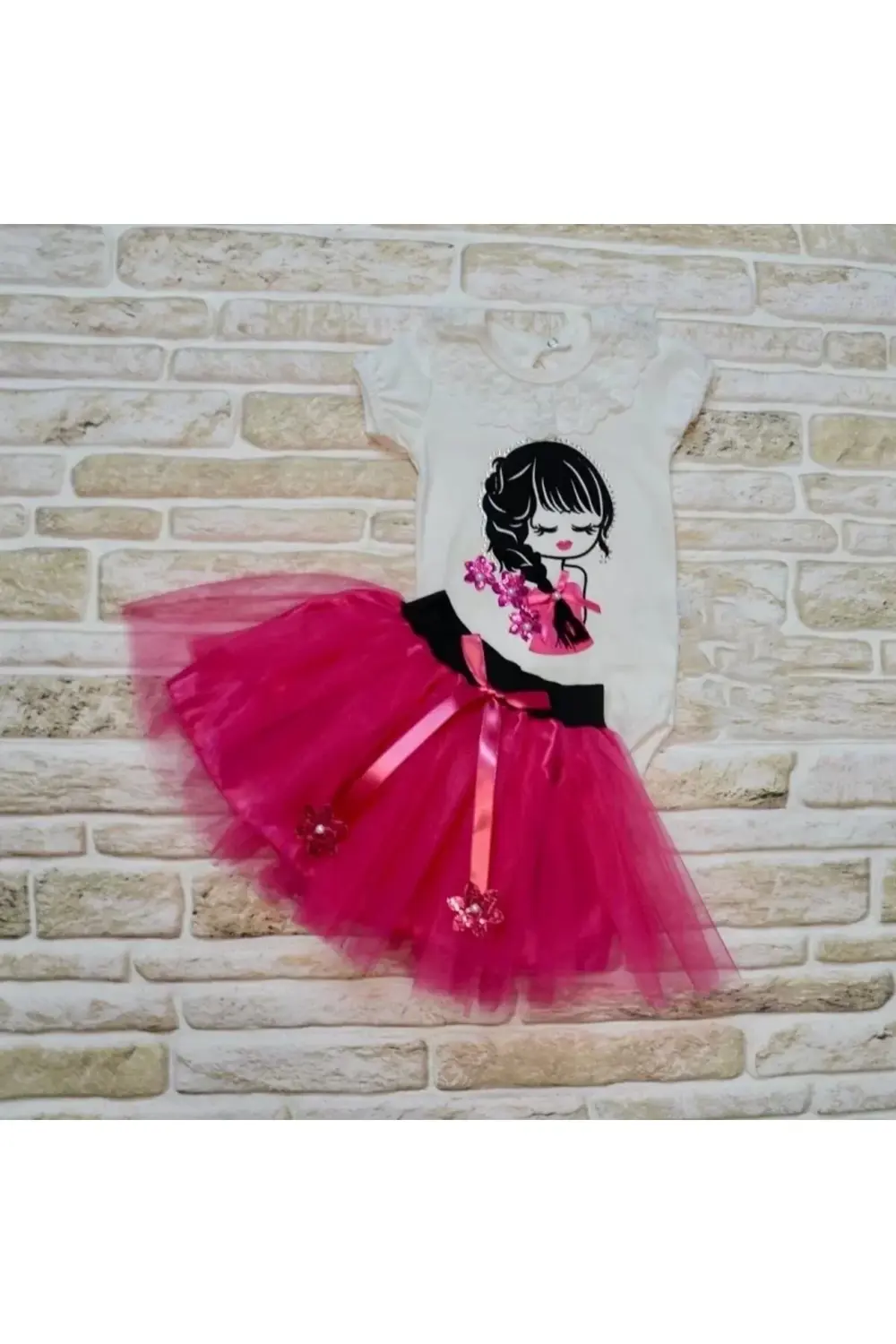 Defnada Saçı Örgülü Kız Nakışlı Kurdelalı Kısa Kollu Tütü Etek 2l