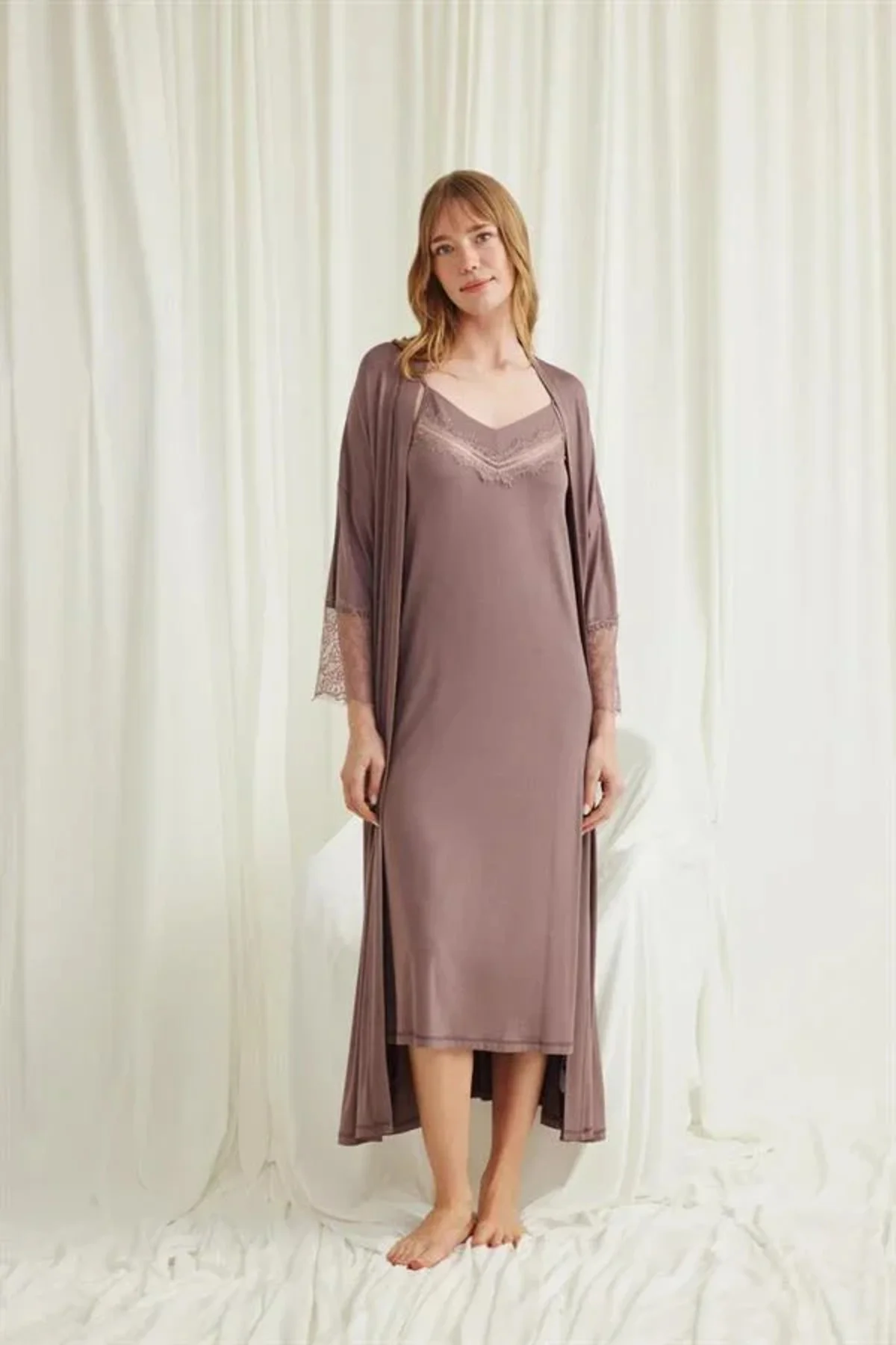 Dekolteli Yakası ve Kolu Dantelli Sabahlık Takımı Fiyatı, Yorumları ve Özellikleri