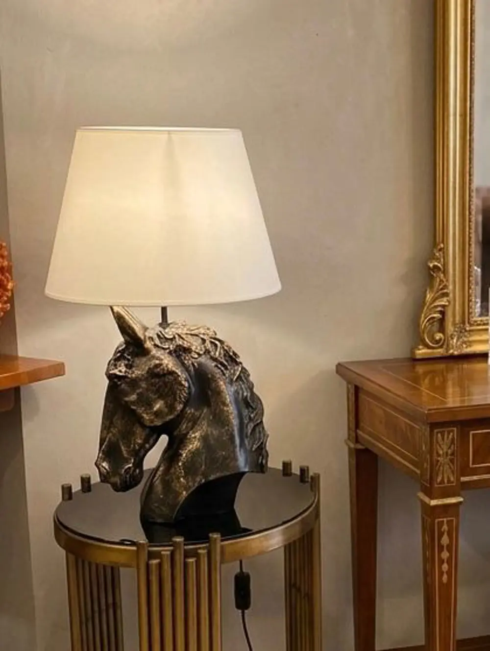 Dekoratif At Abajur  Biblo