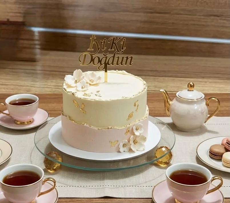 Dekoratif Cam Sunumluk Tepsi Kristal - Elmas Ayaklı Bulut Modeli Ayaklı Cam Sunumluk Dekoratif Cam Sunumluk Tepsi Kristal - Elmas Ayaklı Bulut Modeli Ayaklı Cam Sunumluk