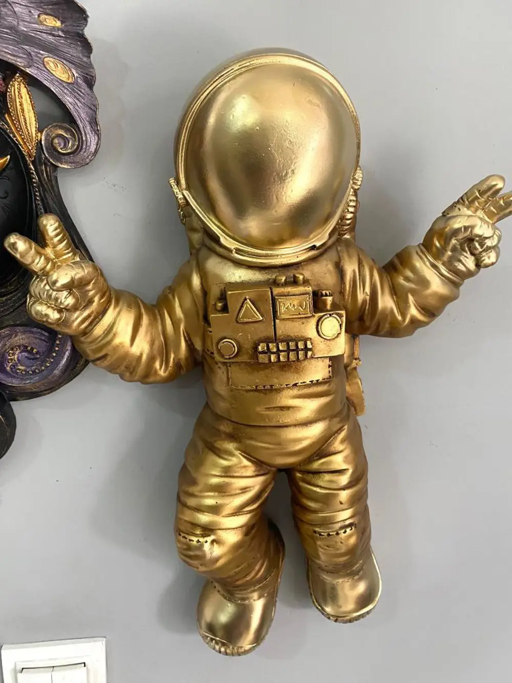 Dekoratif Dev Astronot Heykeli - Duvar Modeli Biblo (47x35cm)
