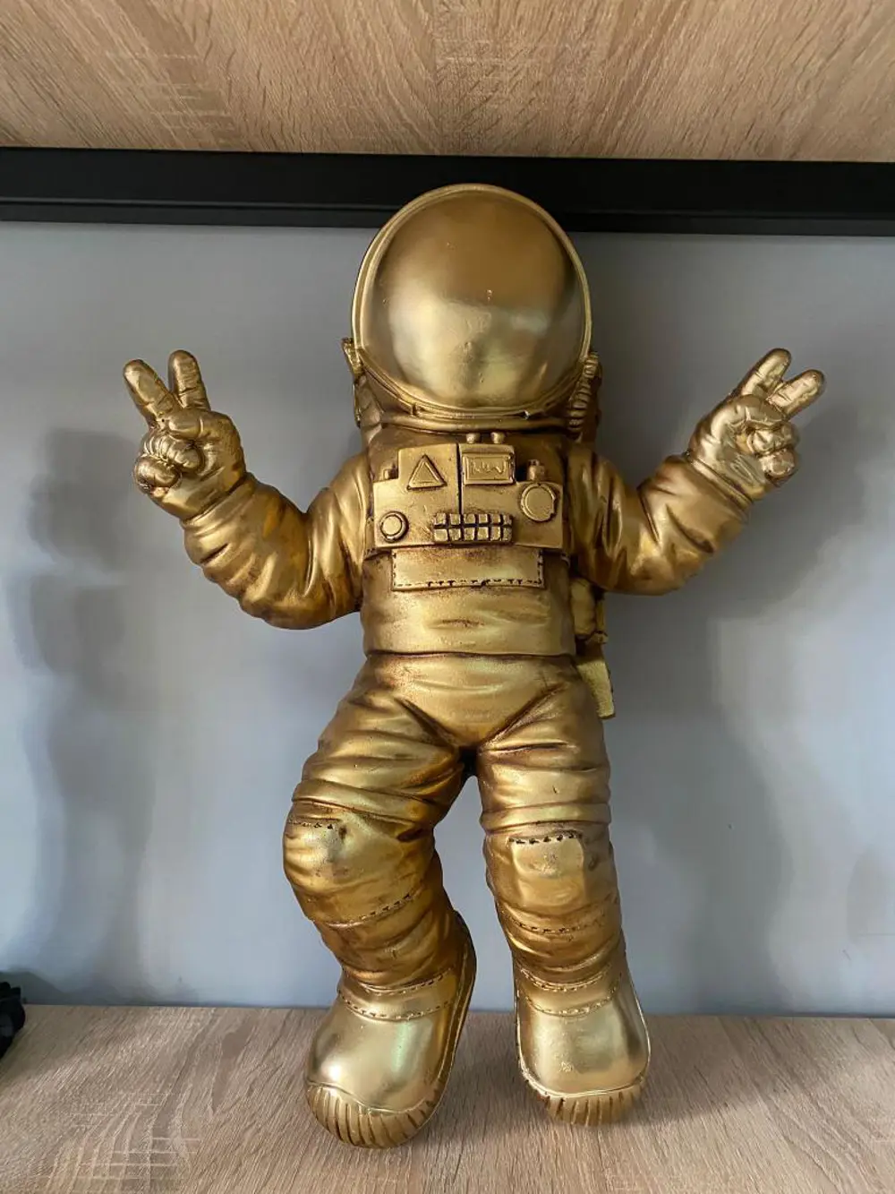 Dekoratif Dev Astronot Heykeli - Duvar Modeli Biblo (47x35cm)