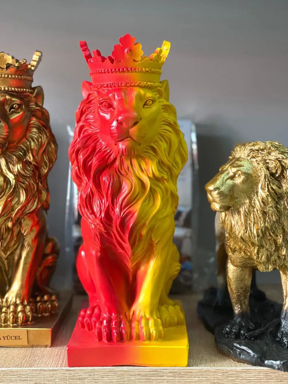 Dekoratif Glatasaray Temalı Aslan Biblo Sarı Kırmızı Figür Aslan