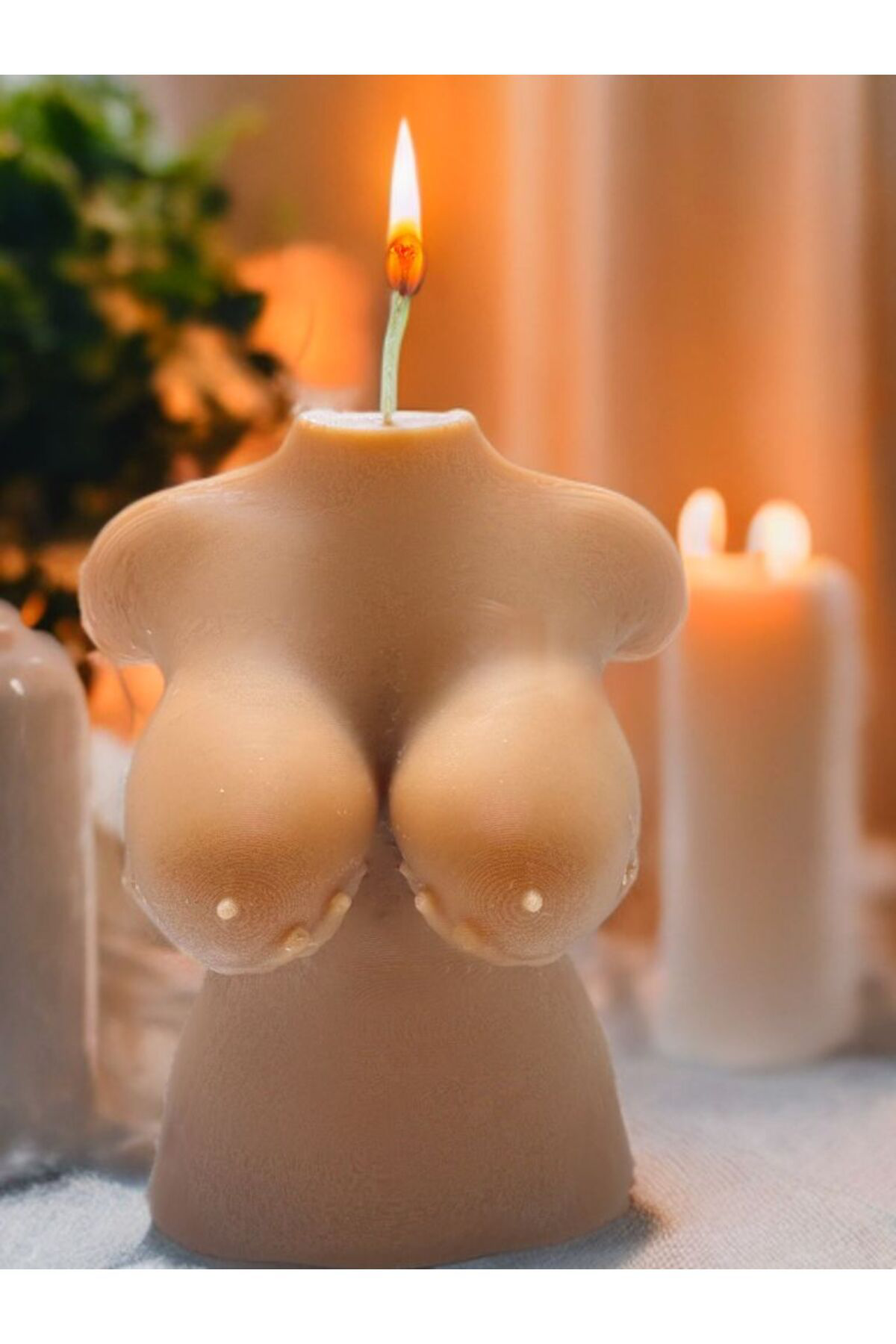 Aresmumatölyesi  Dekoratif Hediyelik Büyük Boy 300 Gr Memeli Kadın Üstten Fitilli