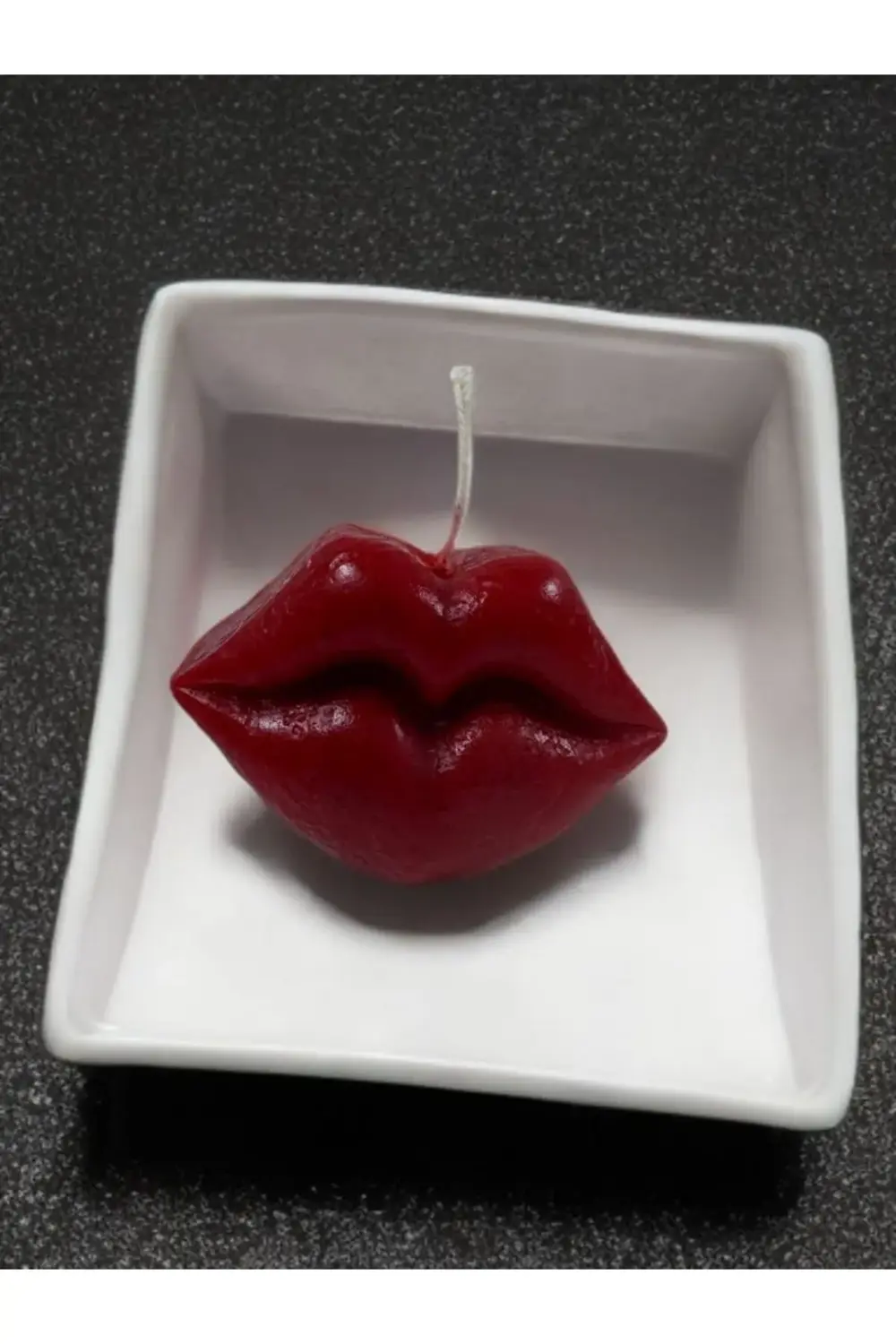 dekoratif kırmızı dudak öpücük şeklinde mum