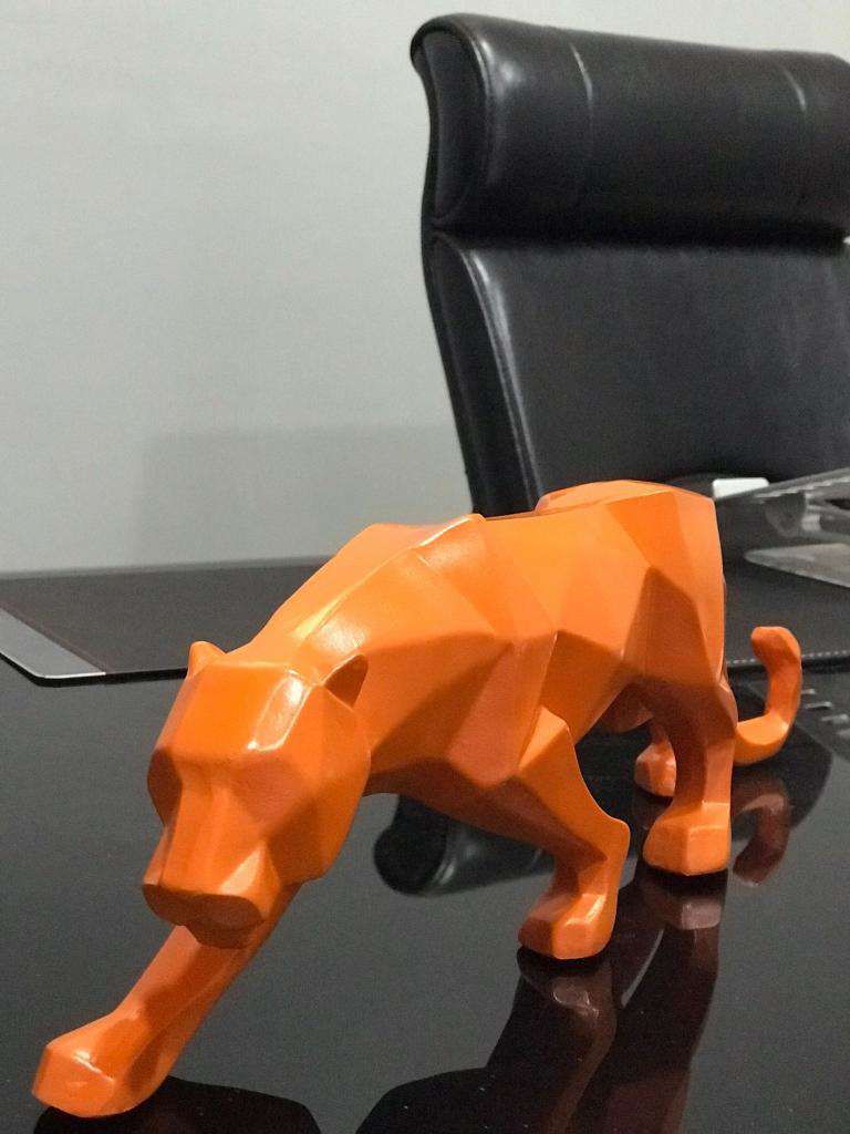 Dekoratif kübik leopar biblo