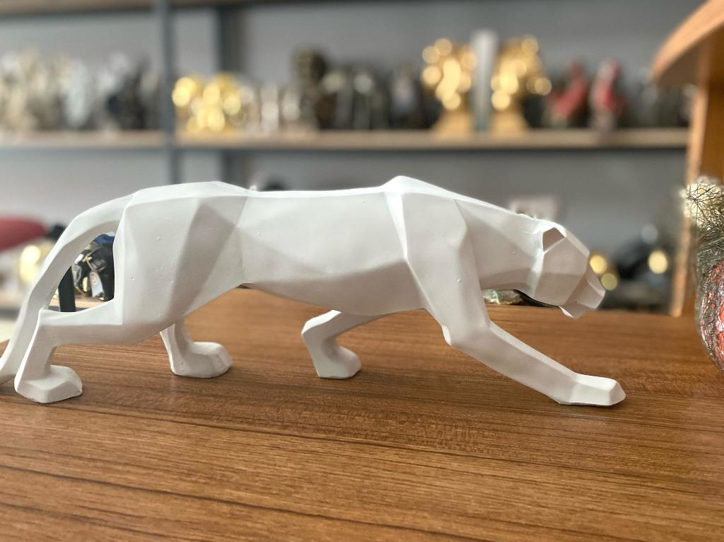 Dekoratif kübik leopar biblo beyaz
