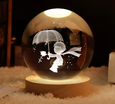 Dekoratif Küçük Prens Tasarımlı Ahşap Altlıklı Işıklı Cam Küre Bü
