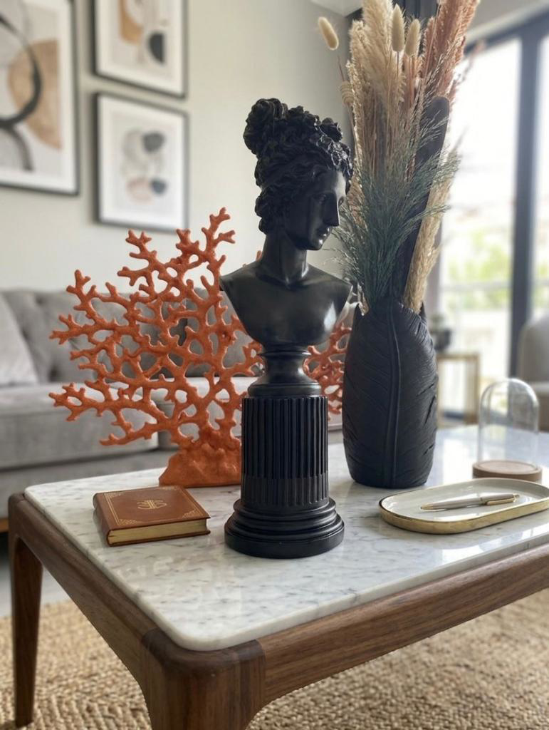 Dekoratif Lafayette Sutunlu Kadın Biblo Heykel