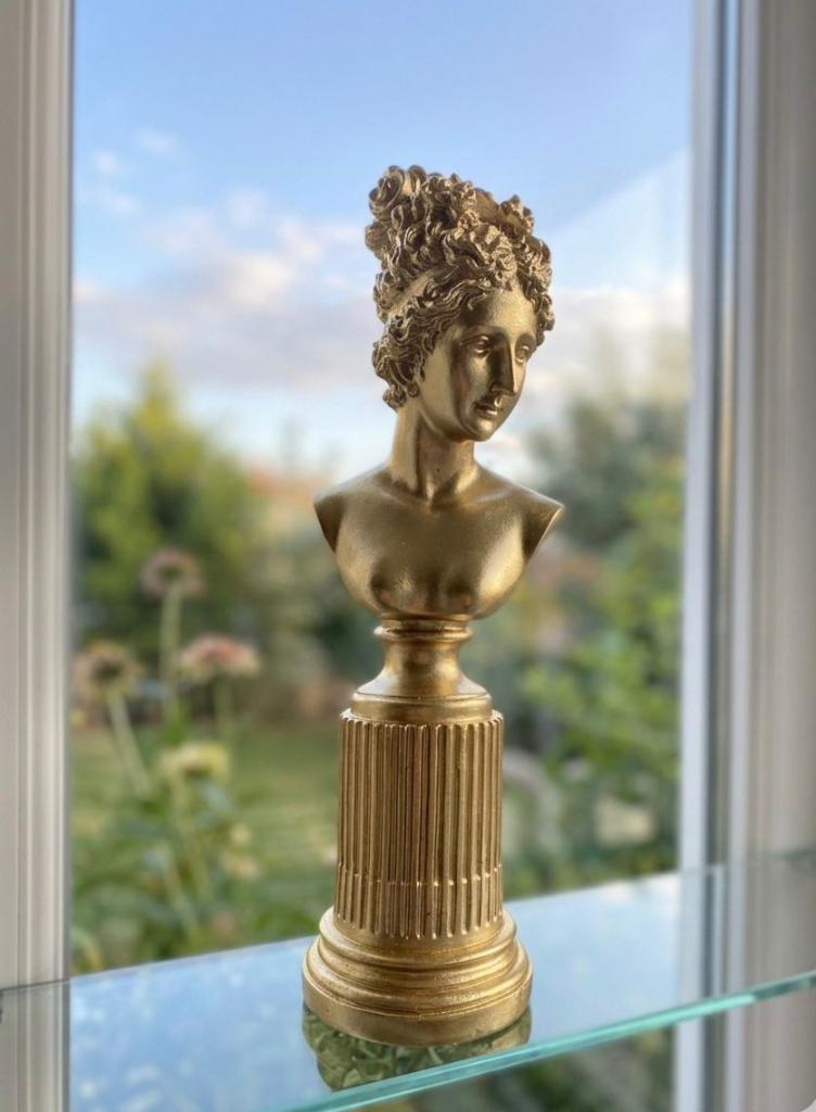 Dekoratif Lafayette Sutunlu Kadın Biblo Heykel