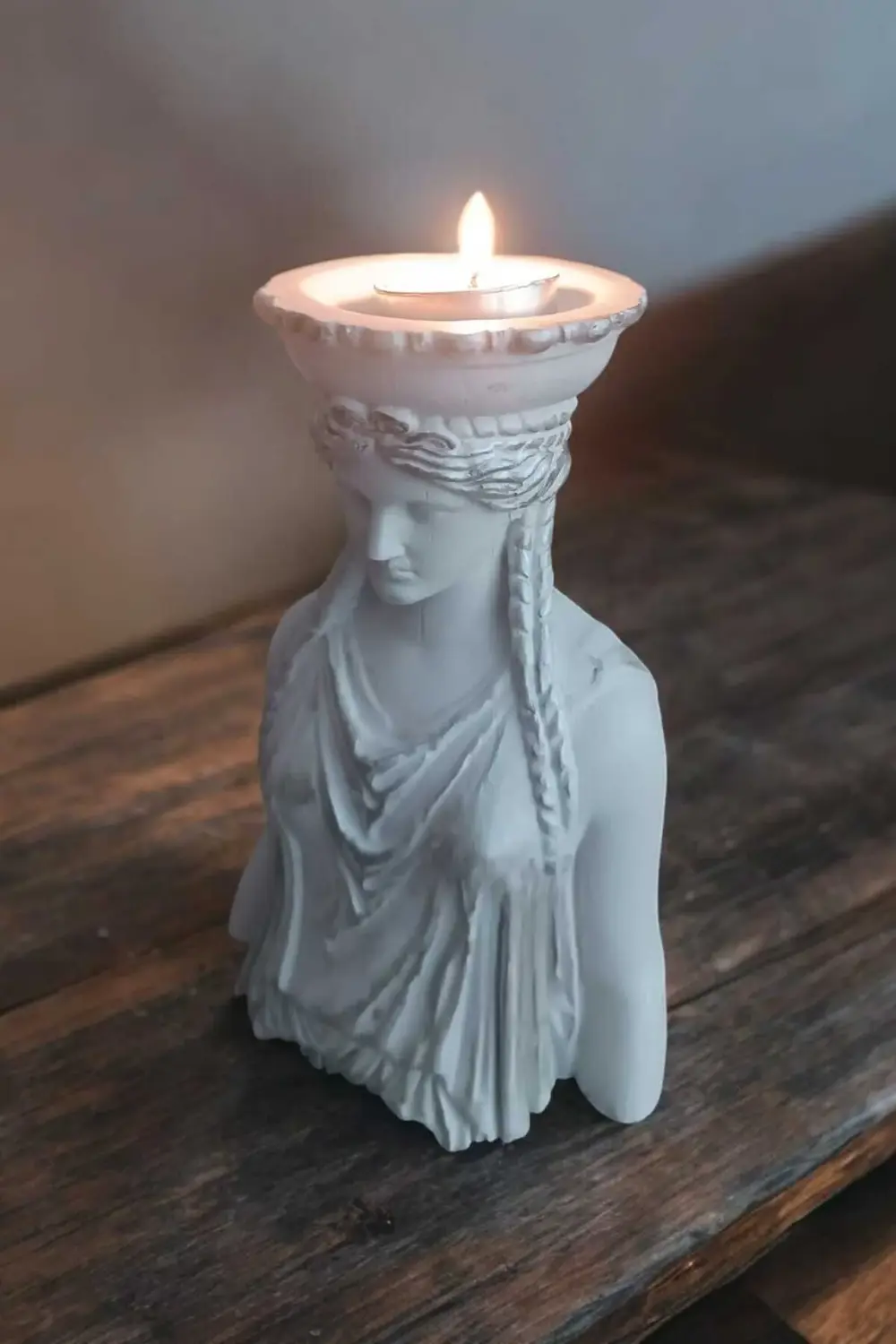 Dekoratif Masa Üstü Karyadit Kızı Hediyeli Mumluk Gri