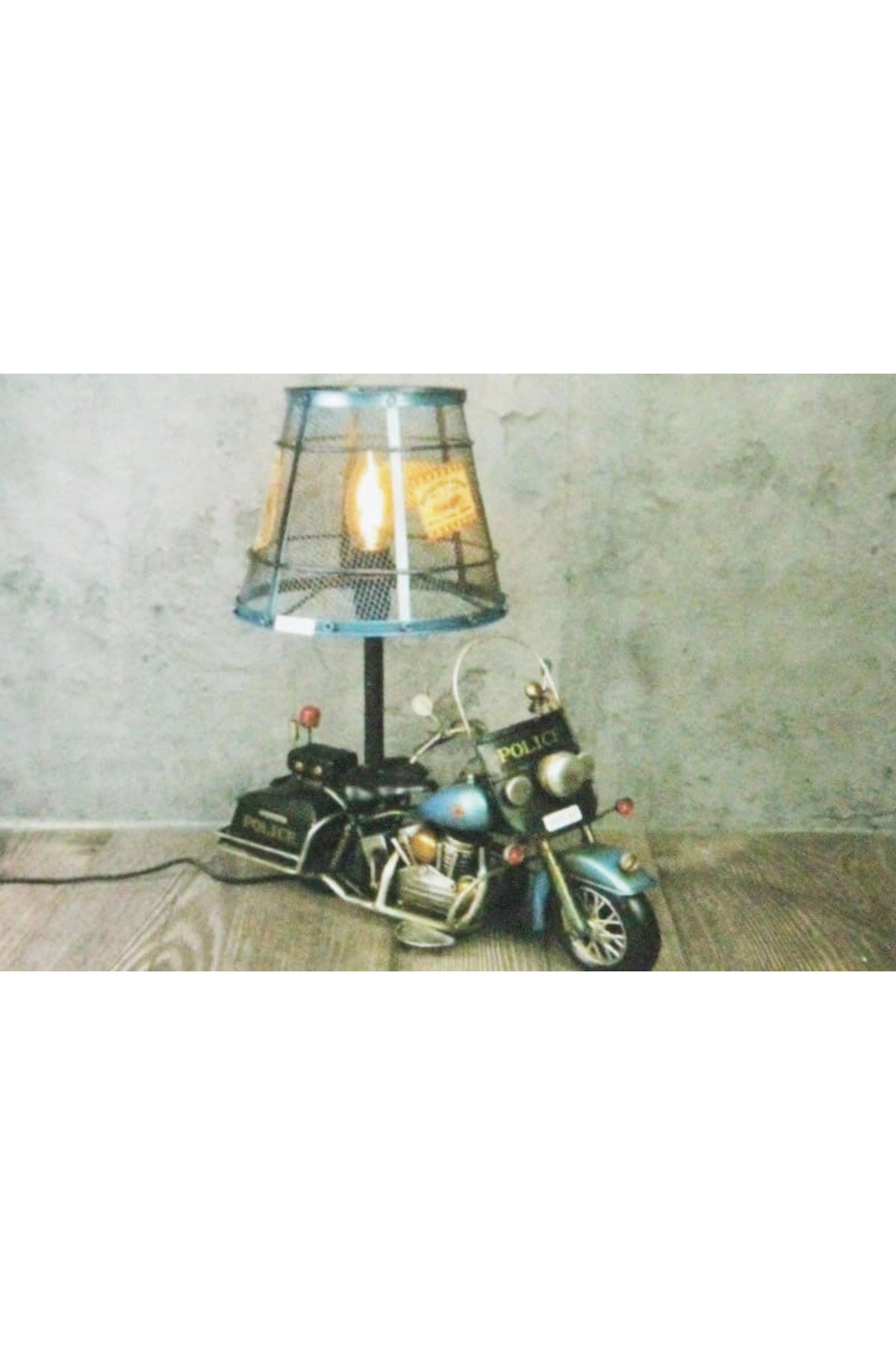 Dekoratif Metal Polis Motosikletli Abajur ( Lisinya )