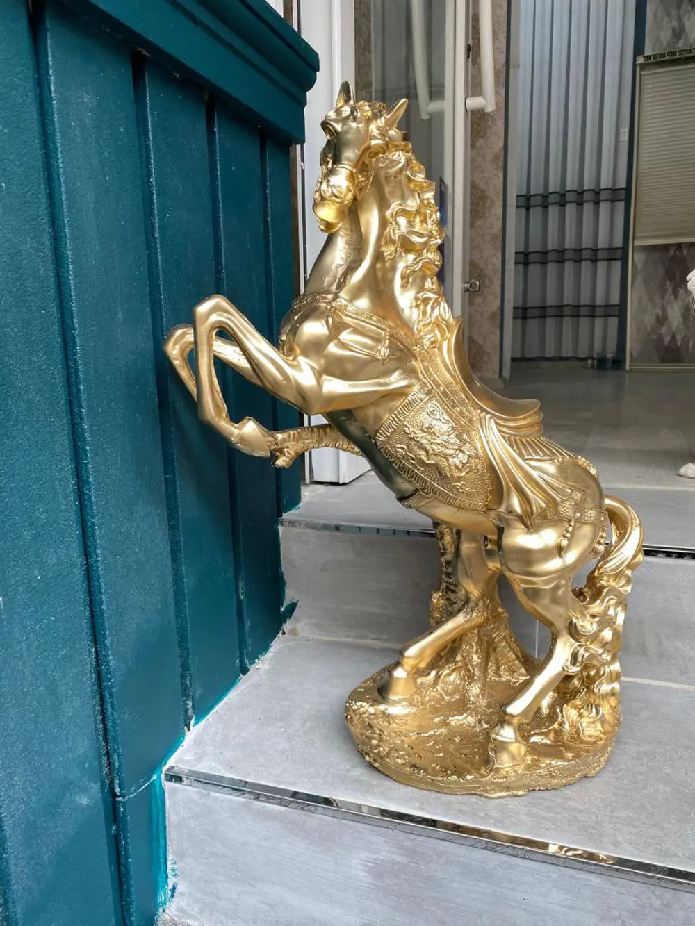 Dekoratif  Şahlanan At Biblo Polyester Heykel