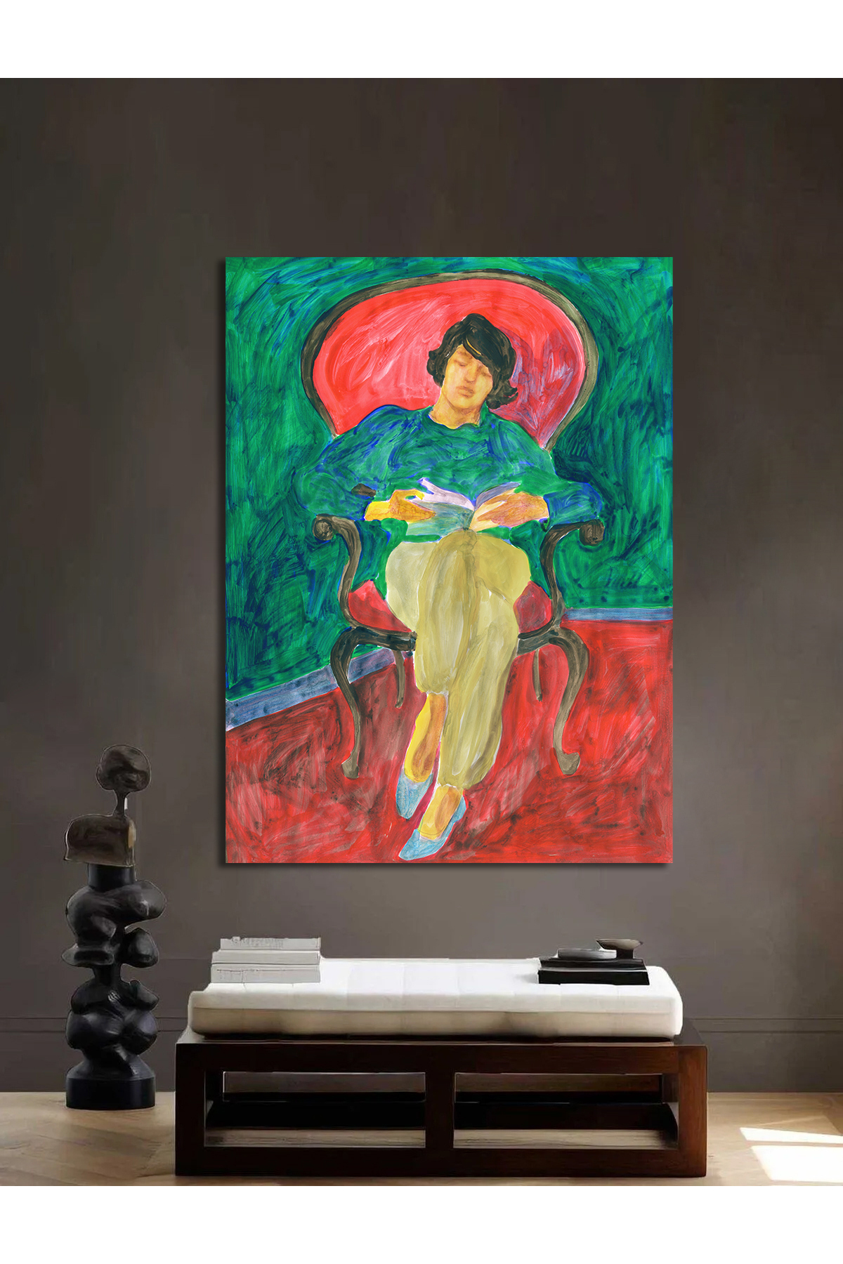 Korkmazkanvas Dekoratif Sandalye'de Kitap Okuyan Kadın. Kanvas Tablo