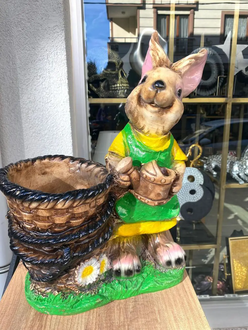 Dekoratif Sepetli Saksılı Tavşan Bahçe Heykeli , Biblosu 48 Cm