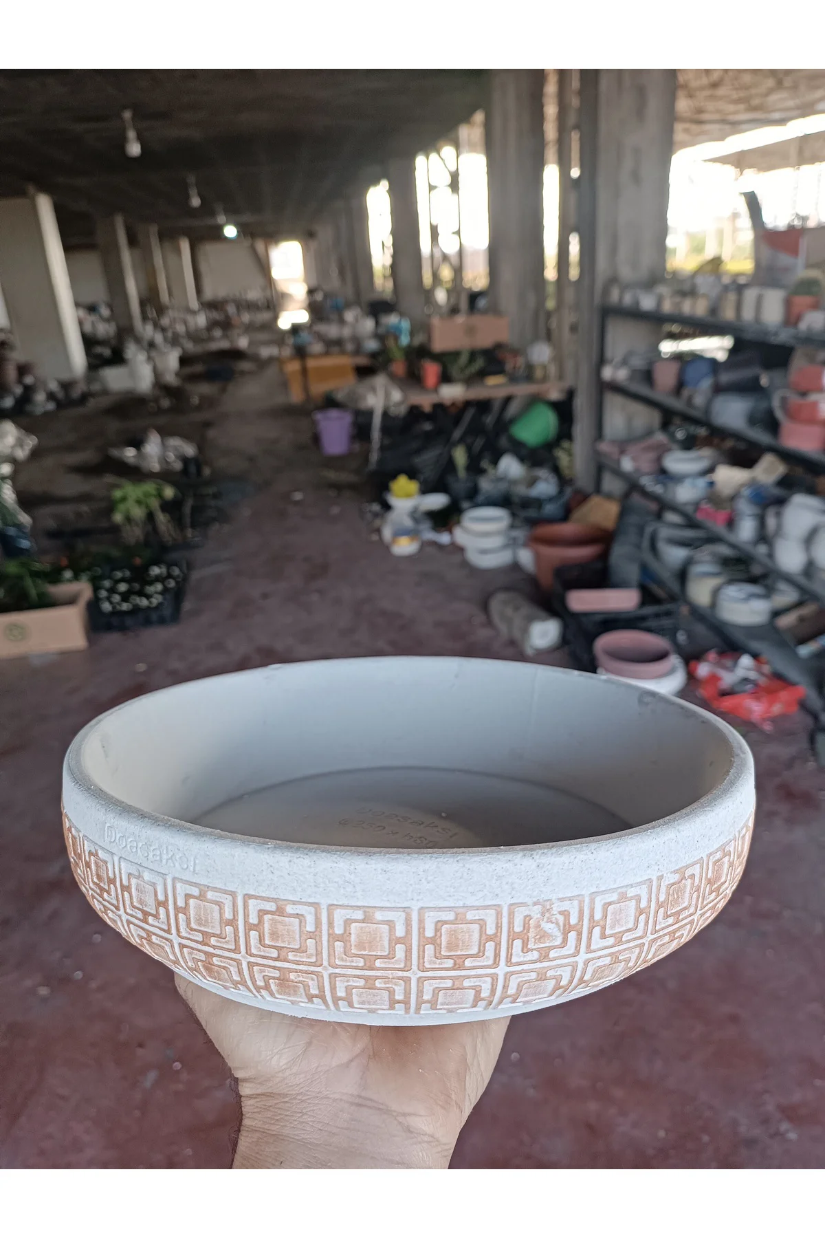DEKORATİF TAŞ SAKSI BETON 2 NO. (ARAJMAN SAKSISI)