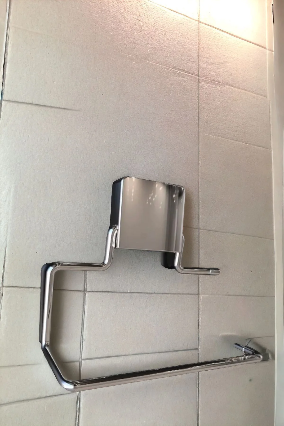 Dekoratif Yapıştırmalı Banyo Wc Kağıtlık Askı Krom Pratik Vidasız Montaj Dc-4774 Dekoratif Yapıştırmalı Banyo Wc Kağıtlık Askı Krom Pratik Vidasız Montaj Dc-4774