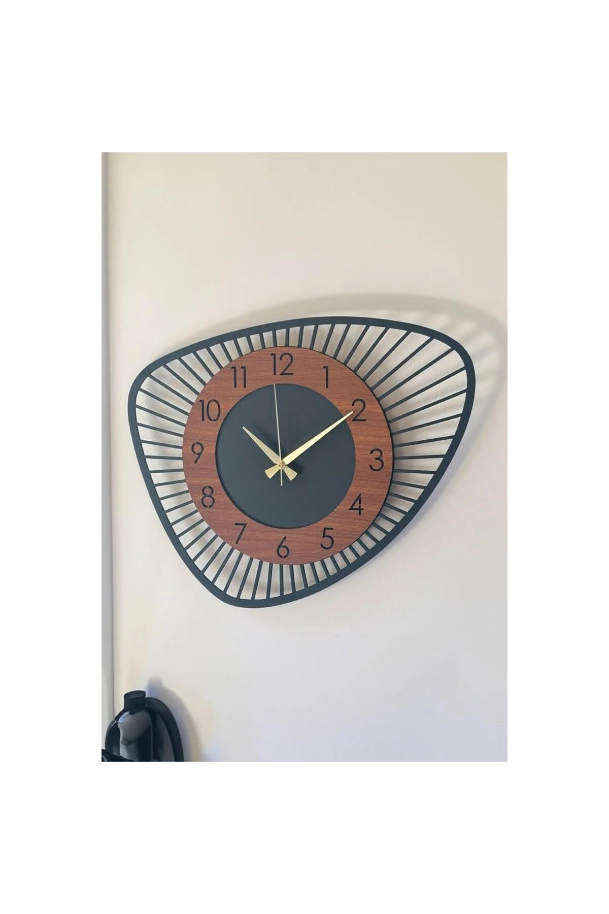 Dekoratif Yeni Modern Bellatrix Ceviz Ahşap Duvar Saati 48 cm Siy