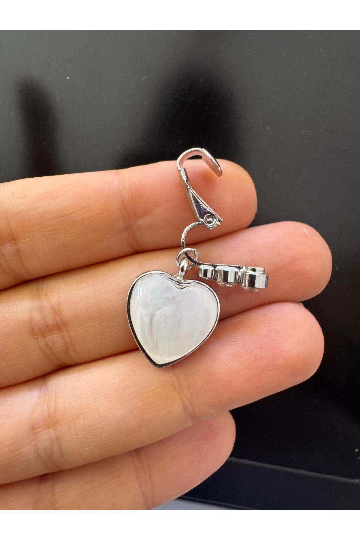 deliksiz fake sıkıştırma kalpli göbek piercingi