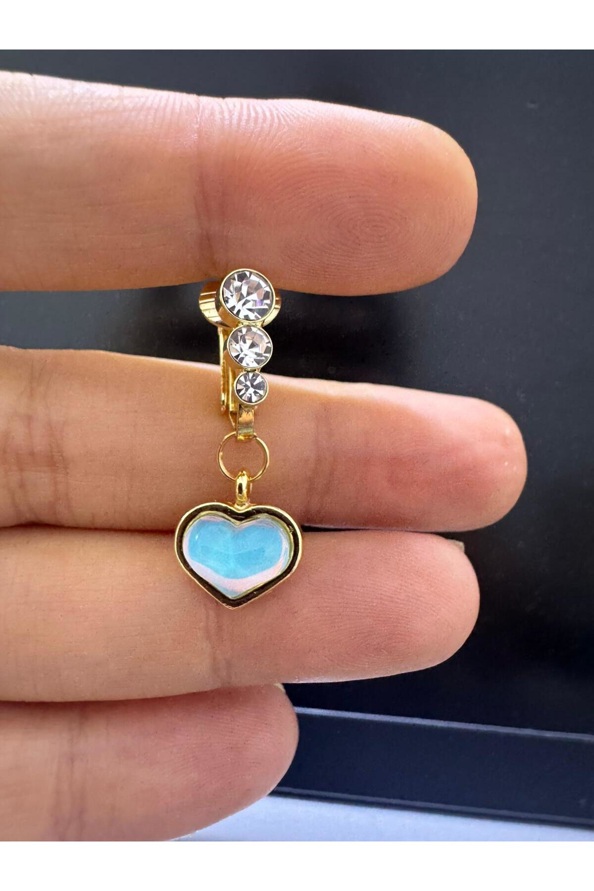 deliksiz fake sıkıştırma kalpli göbek piercingi