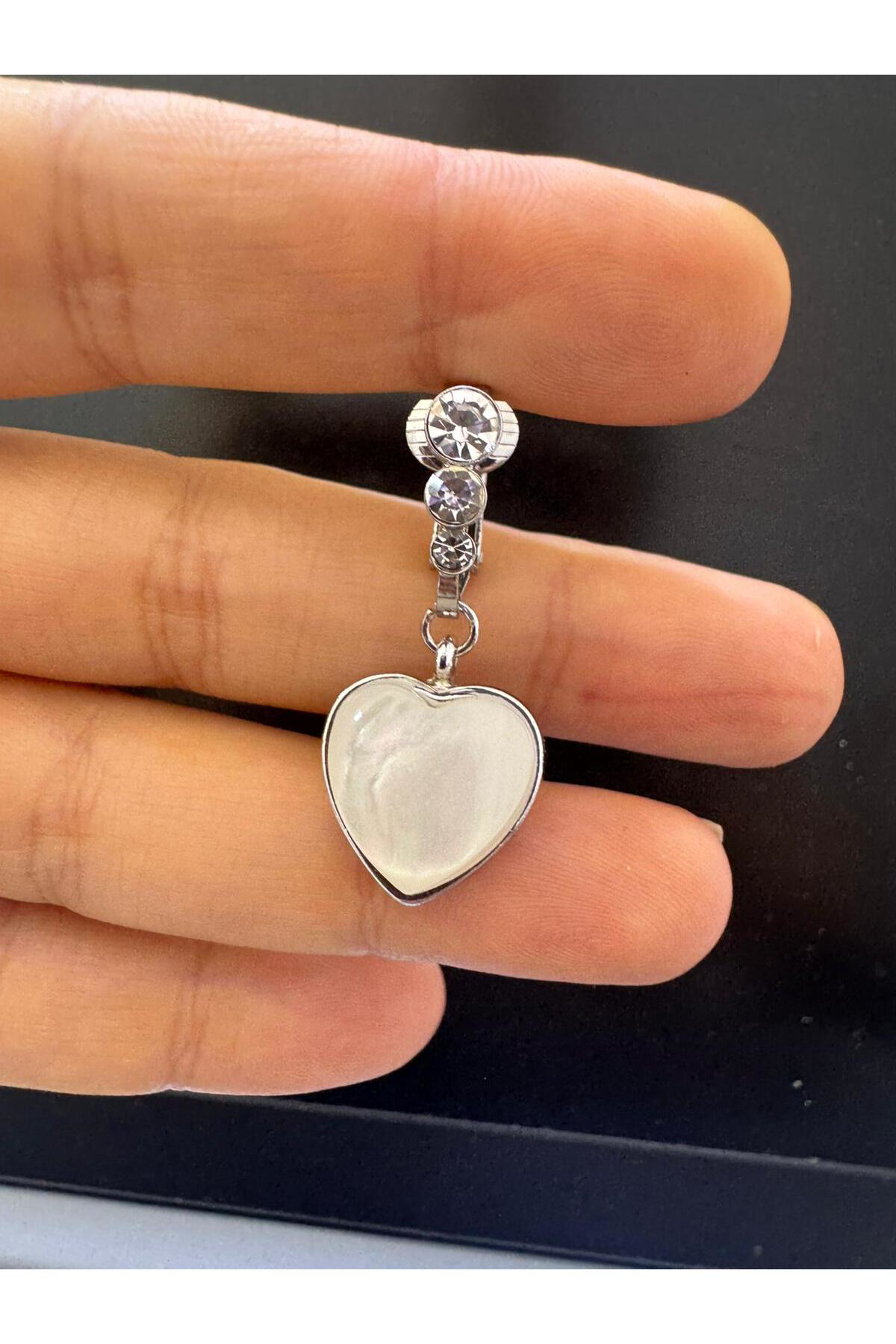 deliksiz fake sıkıştırma kalpli göbek piercingi