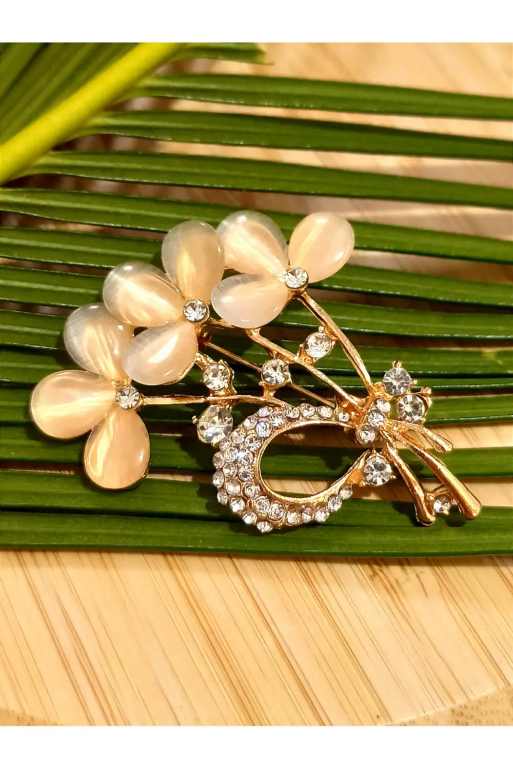 Demet Gül Figürlü Broş