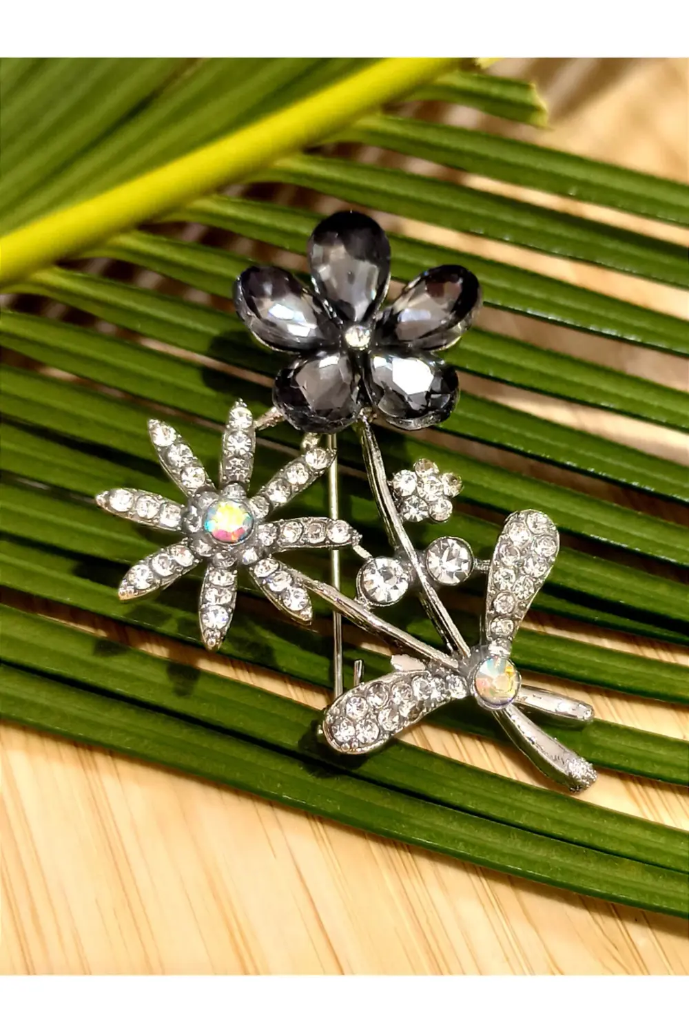 Demet Gül Figürlü Broş