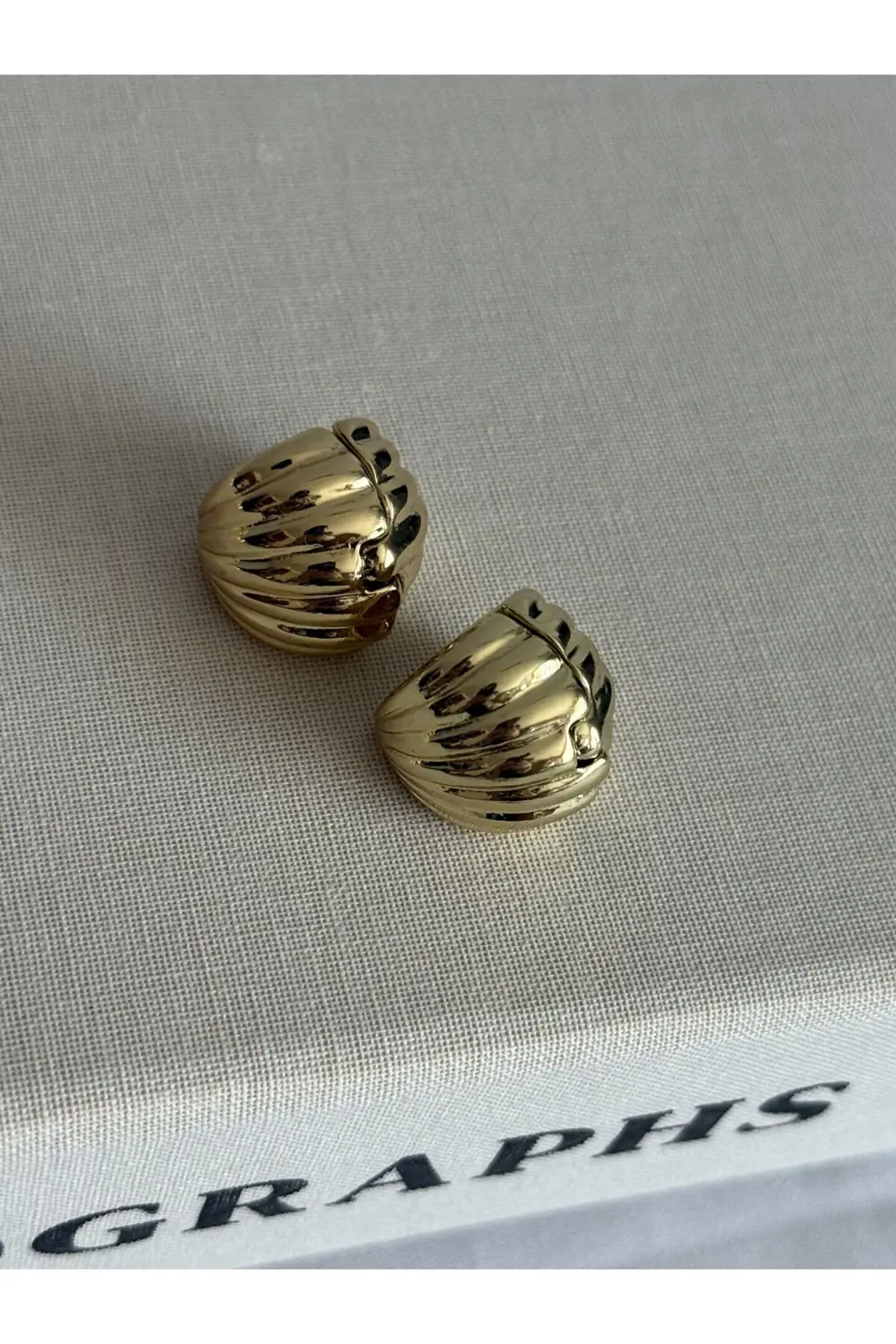 Atelier Emine Deniz Kabuğu Motif Küpe