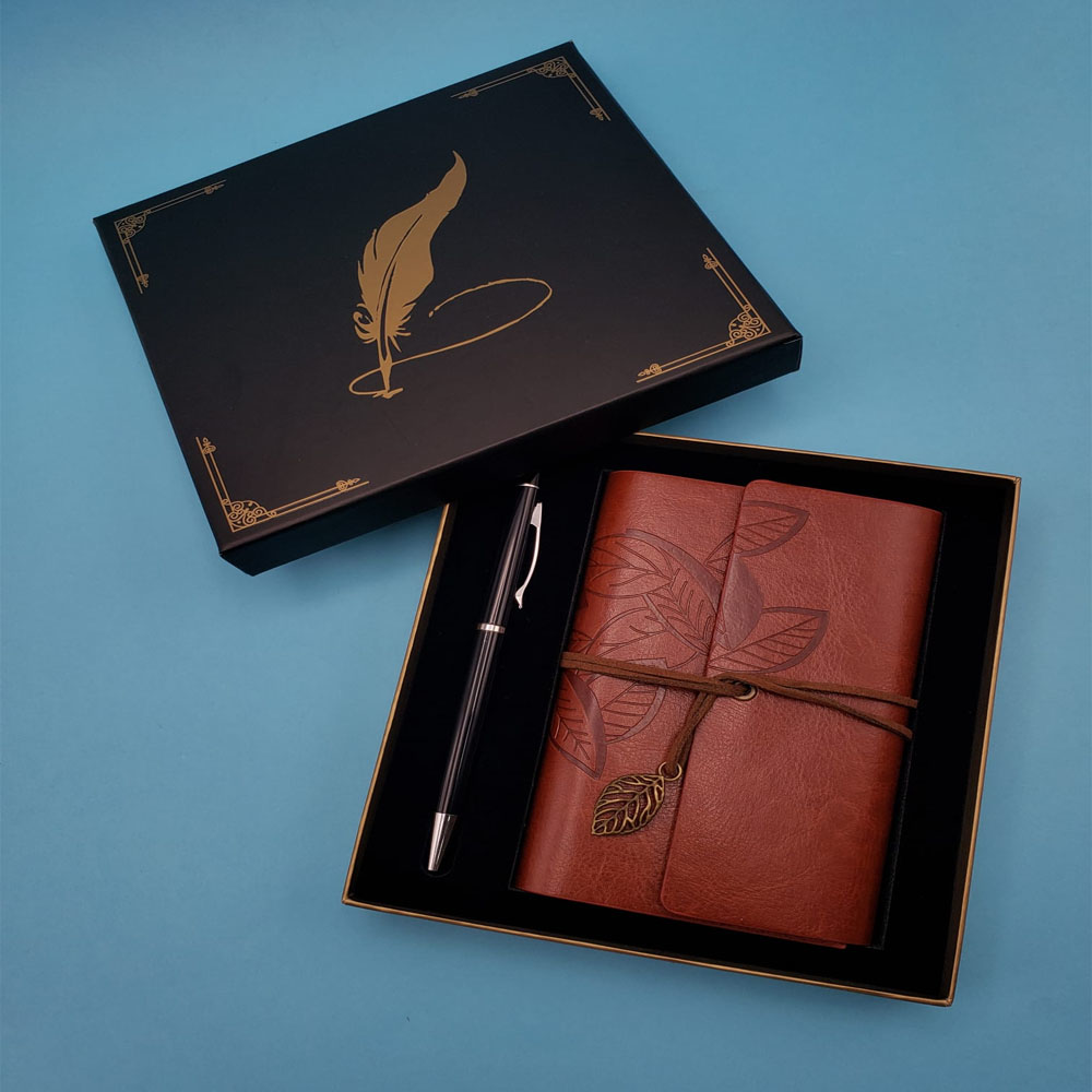 Deri Defter ve Tükenmez Kalem Karton Kutu Kahverengi Deri Defter ve Tükenmez Kalem Karton Kutu Kahverengi