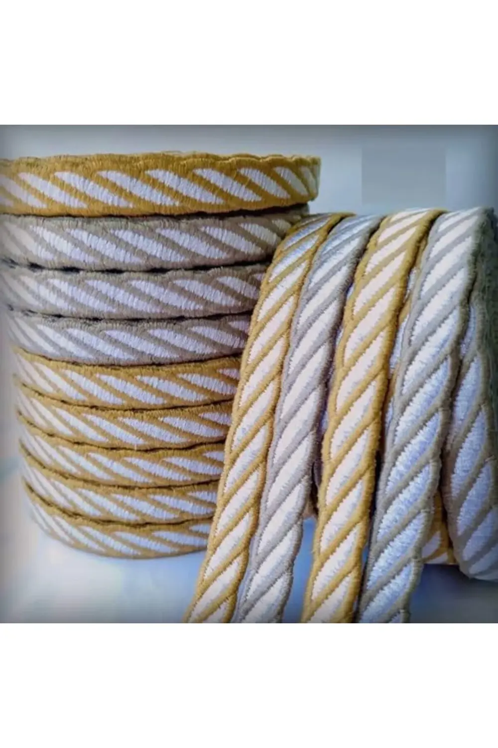 Desenli Kurdele Süsü - 1.5cm Genişliğinde Nakış Aksesuarı (Bej) 1