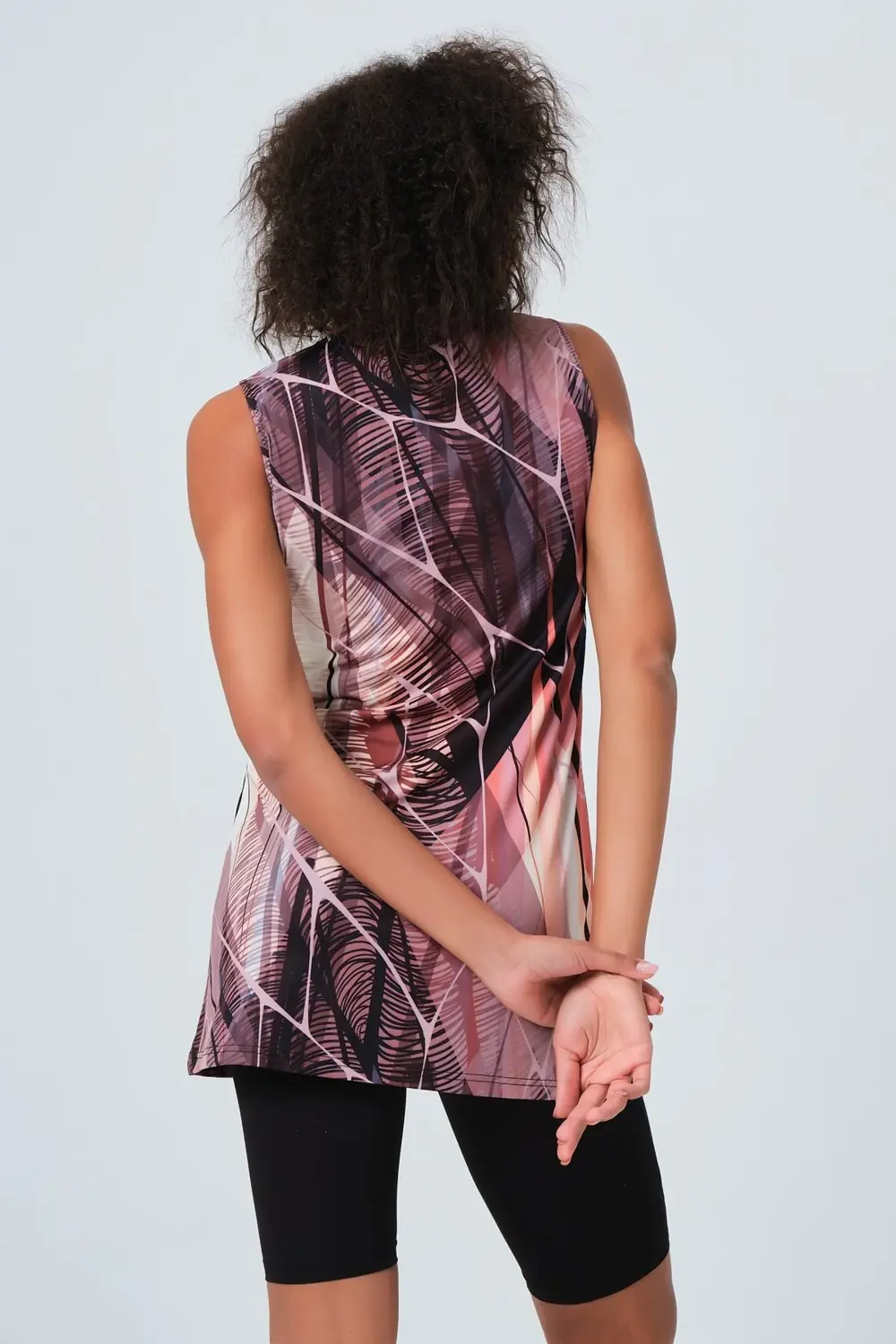 Desenli Sıfır Kol Yarı Kapalı Mayo