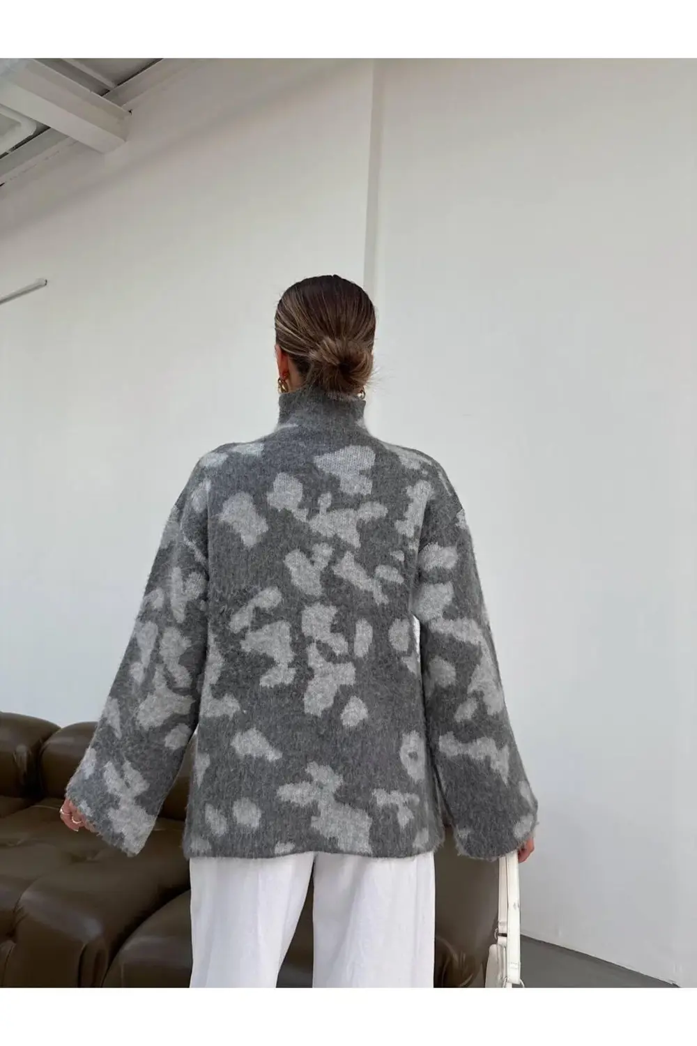 DGN'S KENDİNDEN BOĞAZLI LEOPAR DESENLİ KADIN TRİKO KAZAK