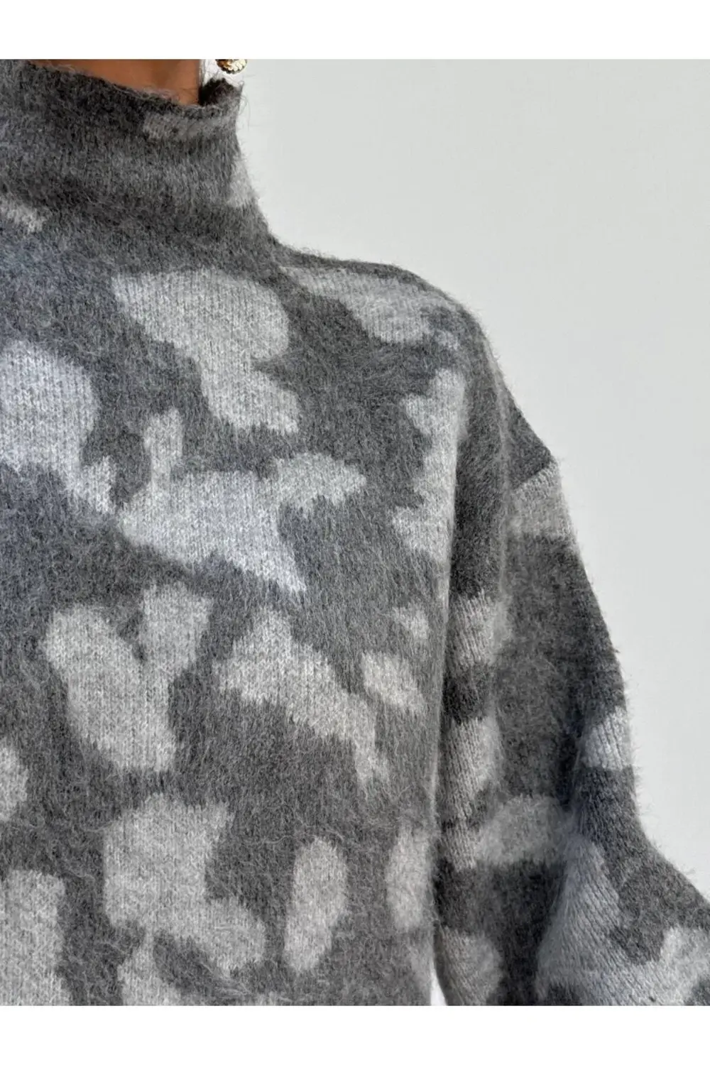 DGN'S KENDİNDEN BOĞAZLI LEOPAR DESENLİ KADIN TRİKO KAZAK