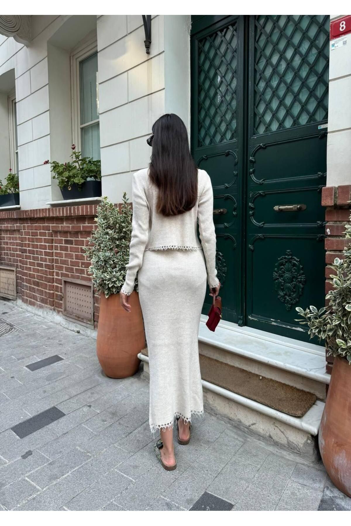 Nzl Tekstil Dik Simit Yaka Fitil Görünümlü Eteği Yirtmaçli Kadin Takim