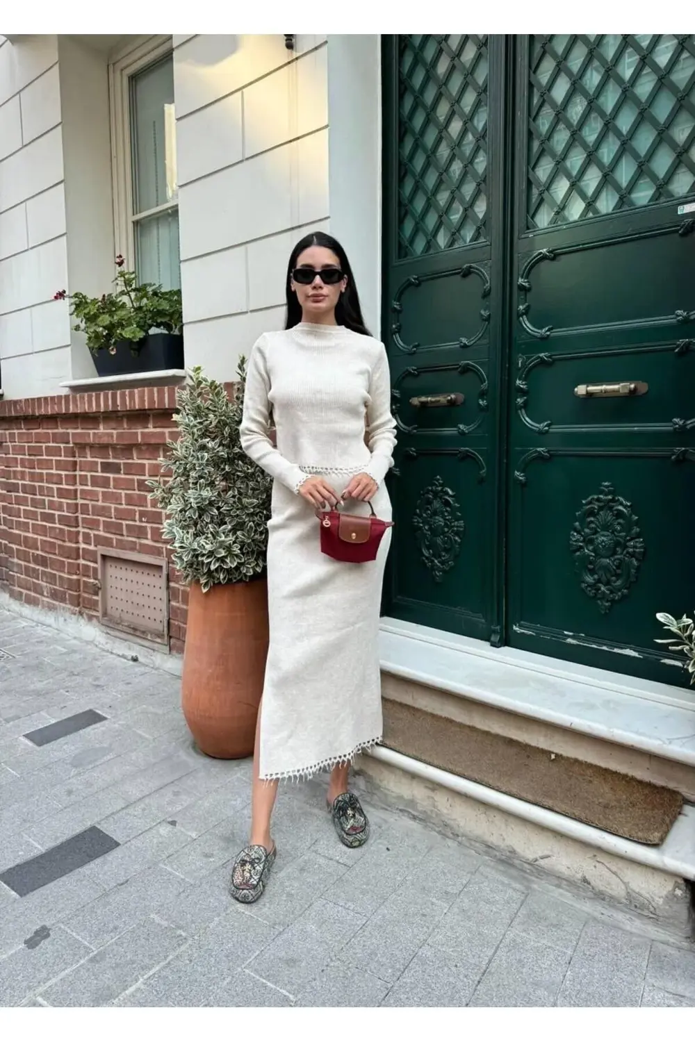 DİK SİMİT YAKA FİTİL GÖRÜNÜMLÜ ETEĞİ YIRTMAÇLI KADIN TAKIM