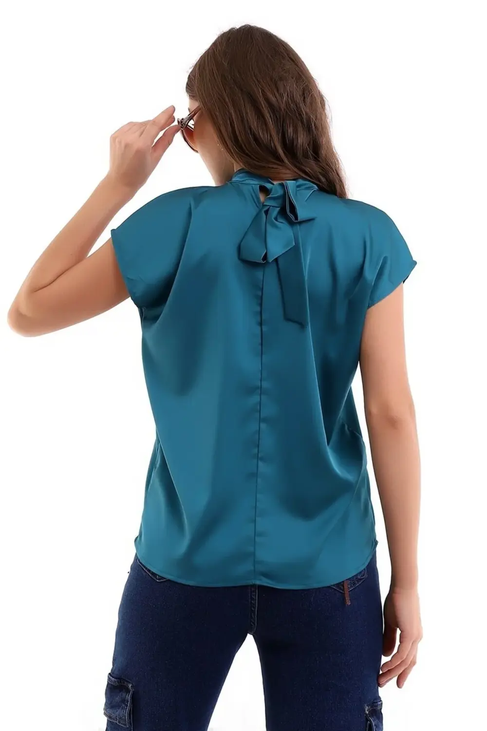 Dik Yaka Boyundan Bağlamalı Göğüs Pile Detaylı Kısa Kol Rahat Kes