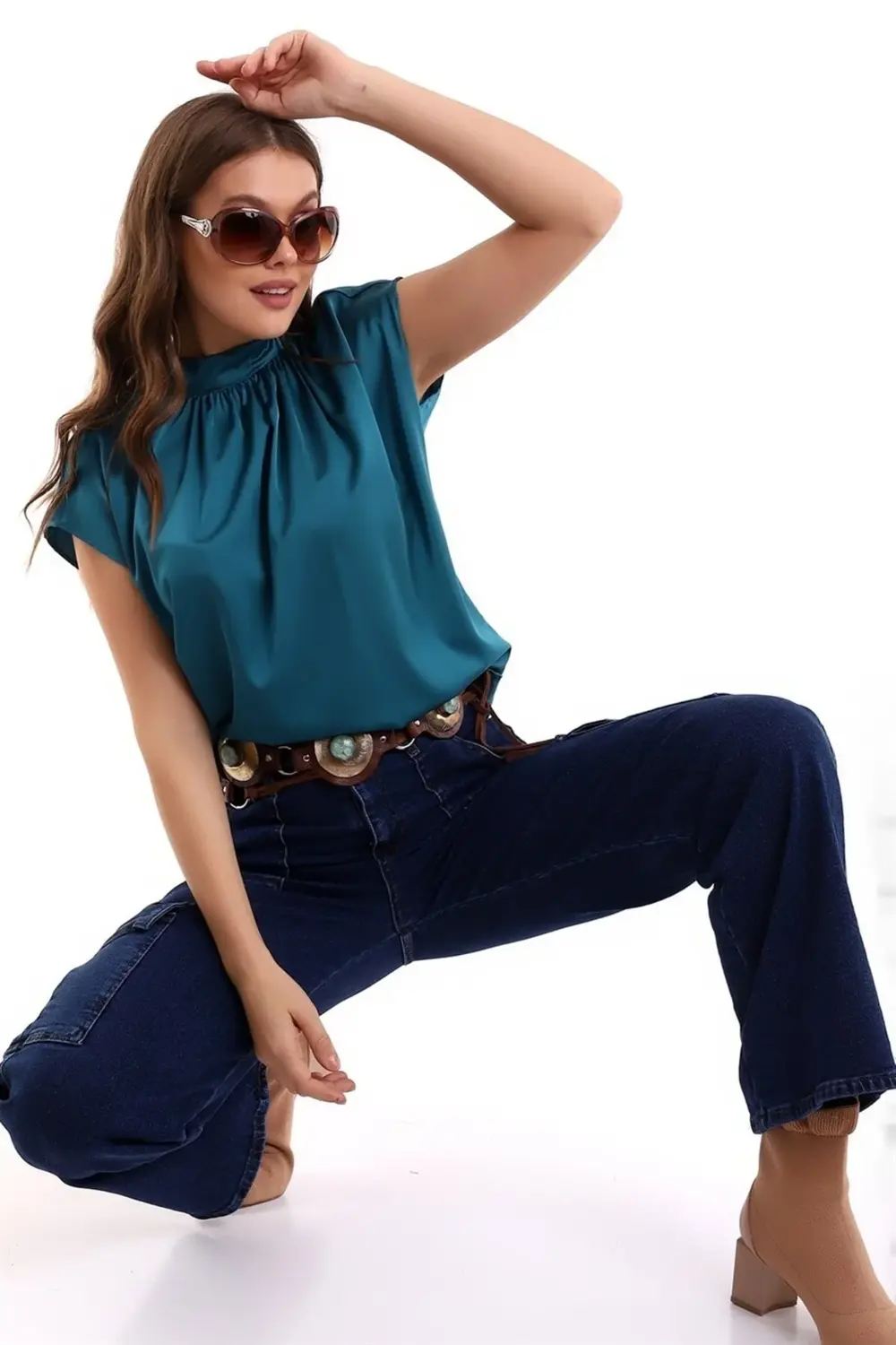 Dik Yaka Boyundan Bağlamalı Göğüs Pile Detaylı Kısa Kol Rahat Kes