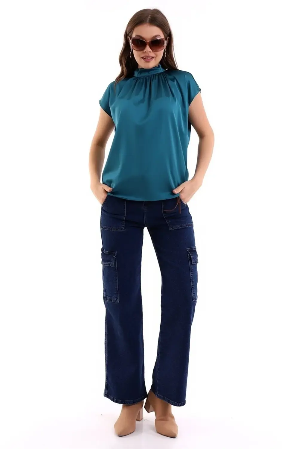 Dik Yaka Boyundan Bağlamalı Göğüs Pile Detaylı Kısa Kol Rahat Kes