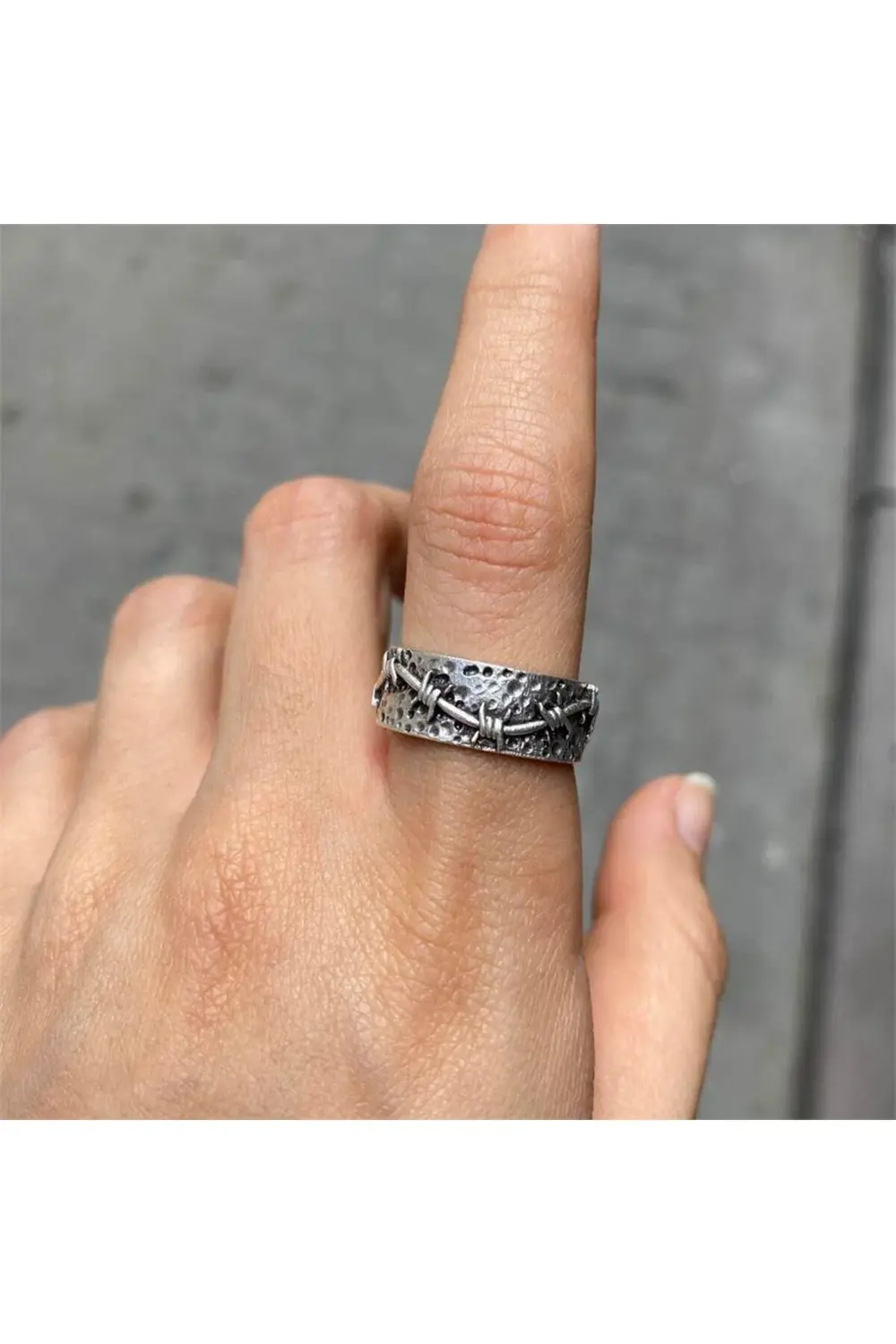 Dikenli Tel Desenli Şerit Yüzük