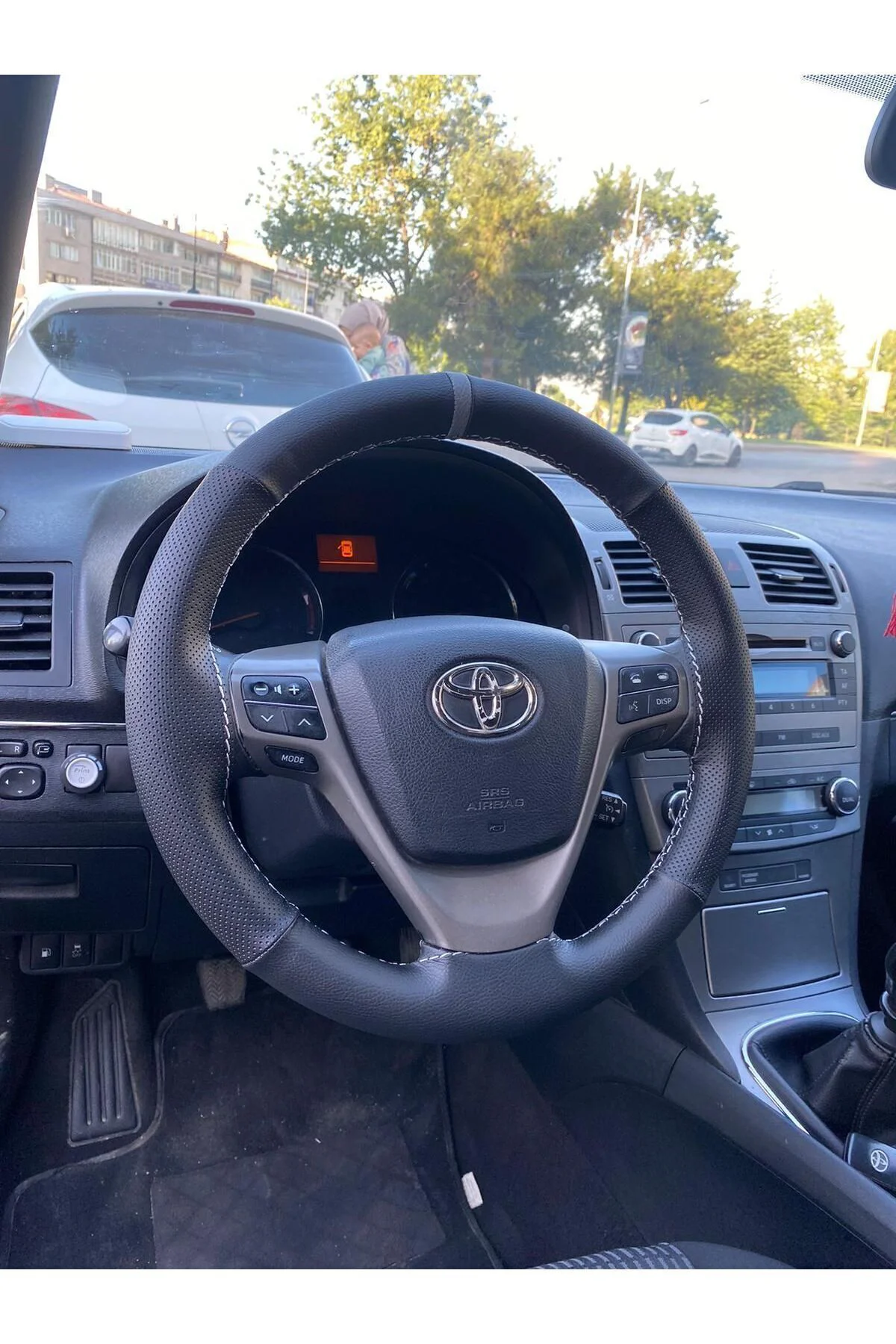Dikişli Deri Direksiyon Kılıfı Damarlı Noktalı Gri Yüzük Gri Dikiş Toyota Avensis Icin