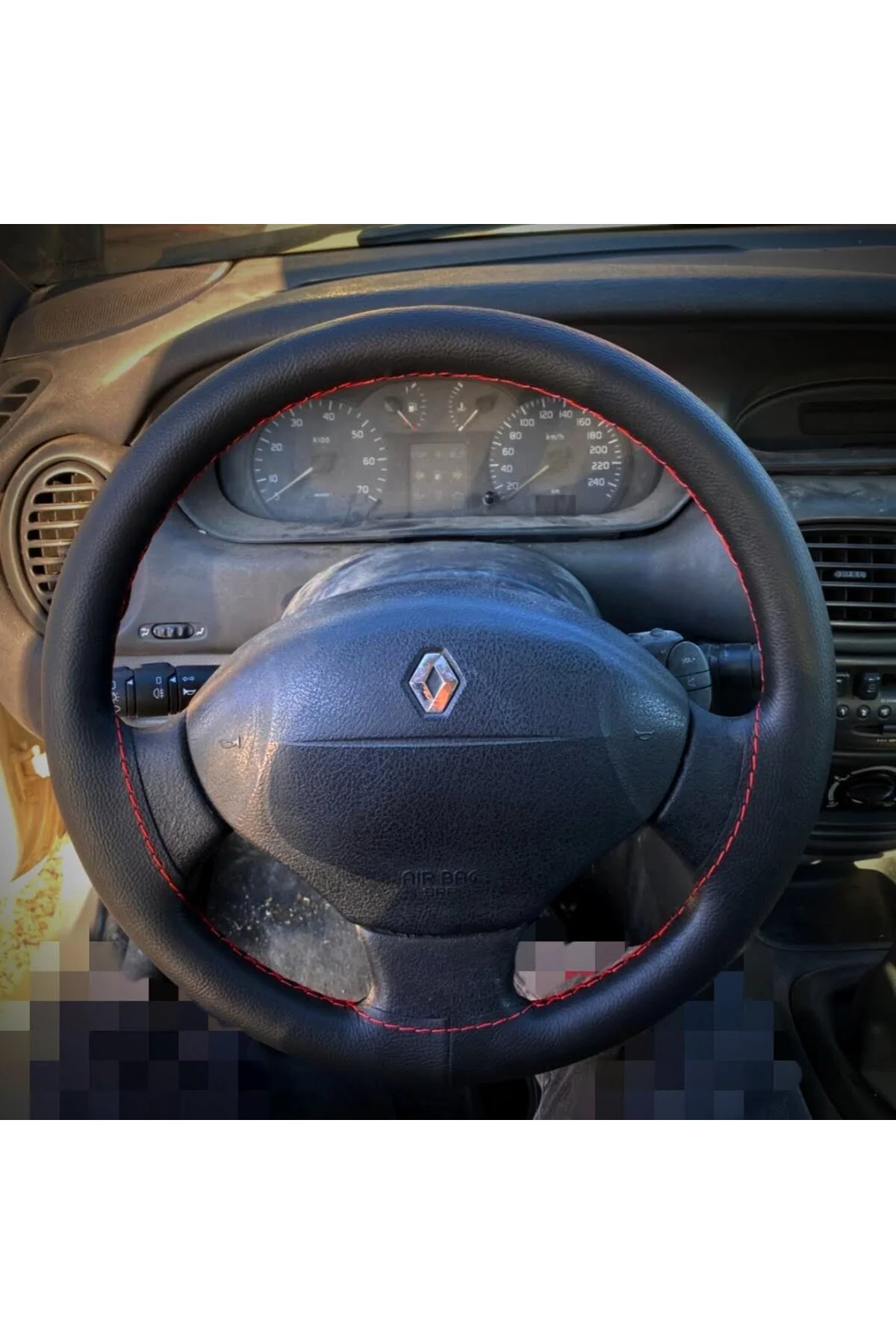 DİKİŞLİ DERİ DİREKSİYON KILIFI SİYAH DERİ KIRMIZI DİKİŞLİ RENAULT MEGANE 1 İÇİN