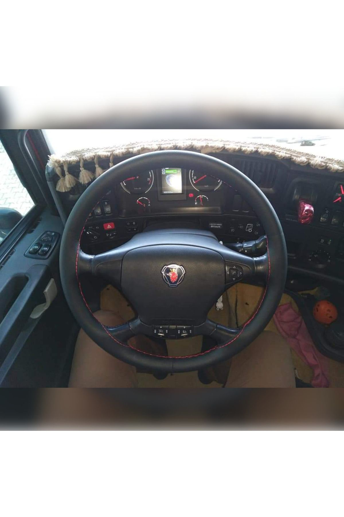 Hasbay Dikişli Direksiyon Kilifi Siyah Deri Kirmizi Dikişli Scania Tir K