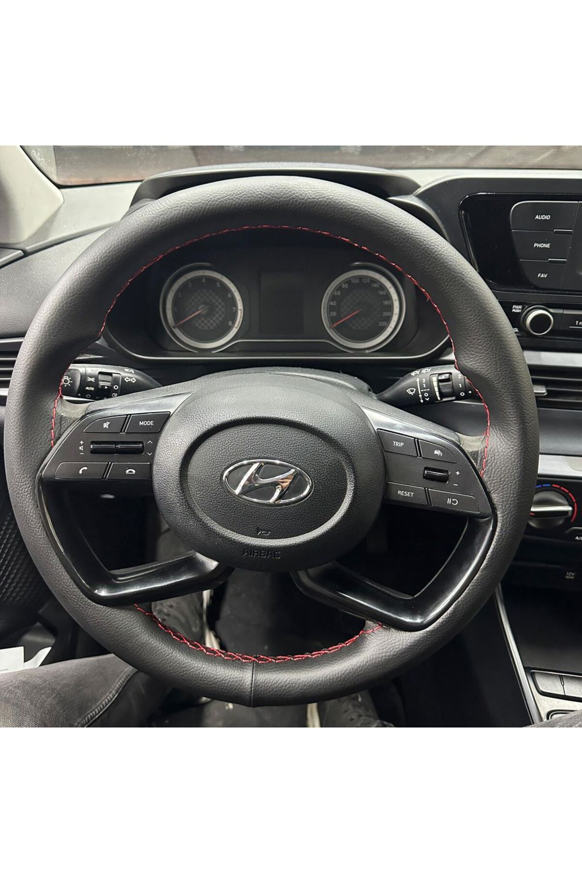 Hasbay Dikişli Direksiyon Kilifi Siyah Deri Kirmizi Dikişli Hyundai İ20 