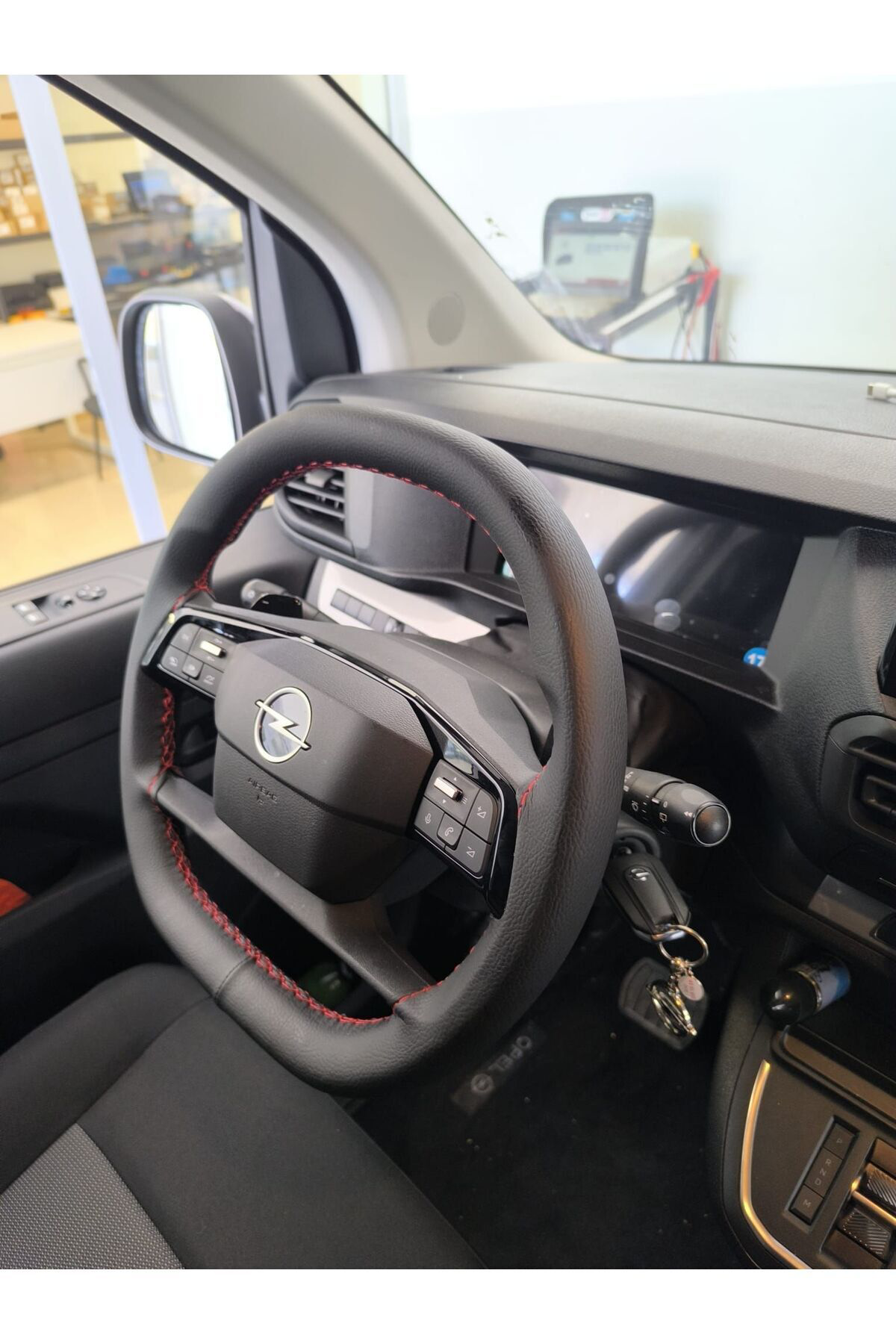 Hasbay Dikişli Direksiyon Kilifi Damarli Deri Kirmizi Dikişli Opel Vivar