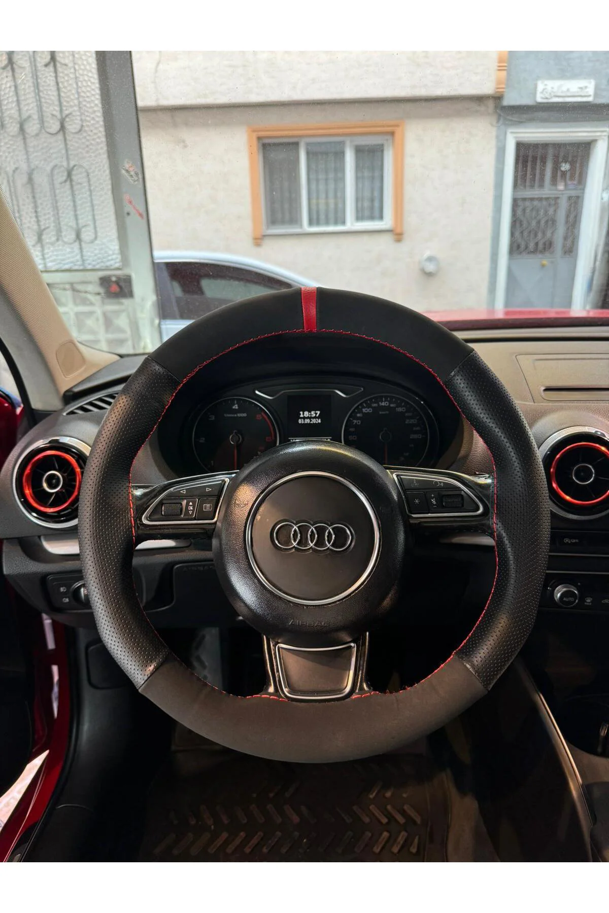 Dikişli Direksiyon Kılıfı Noktalı Nubuk Kırmızı Yüzük Kırmızı Dikiş Audi A3 İçin
