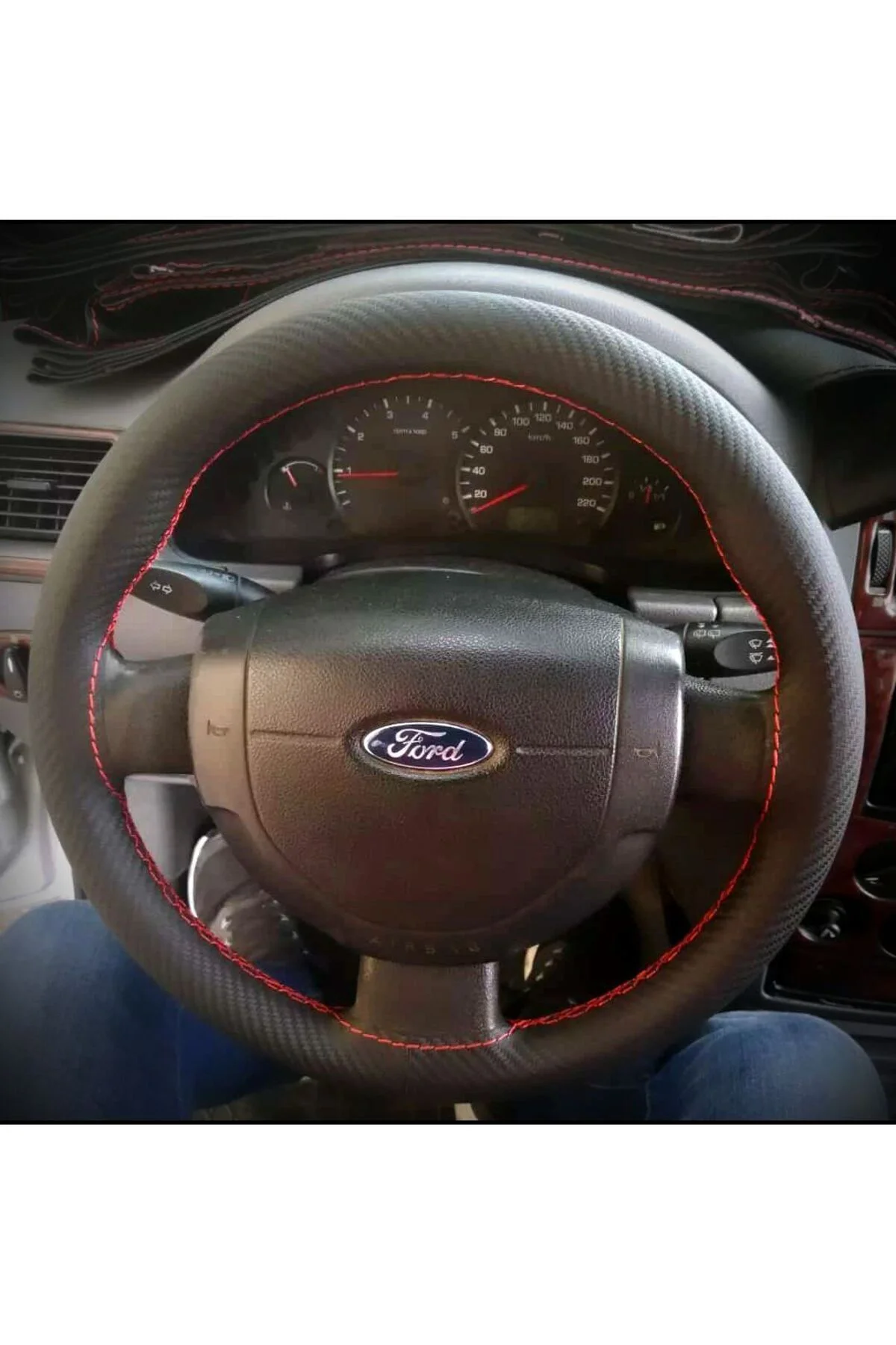 DİKİŞLİ DİREKSİYON KILIFI KARBON DERİ KIRMIZI DİKİŞLİ FORD CONNEC